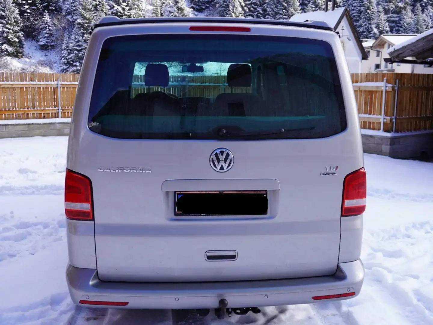 Volkswagen T5 California Beach 2.0 TDI 140 PS – 4Motion Grau - 2