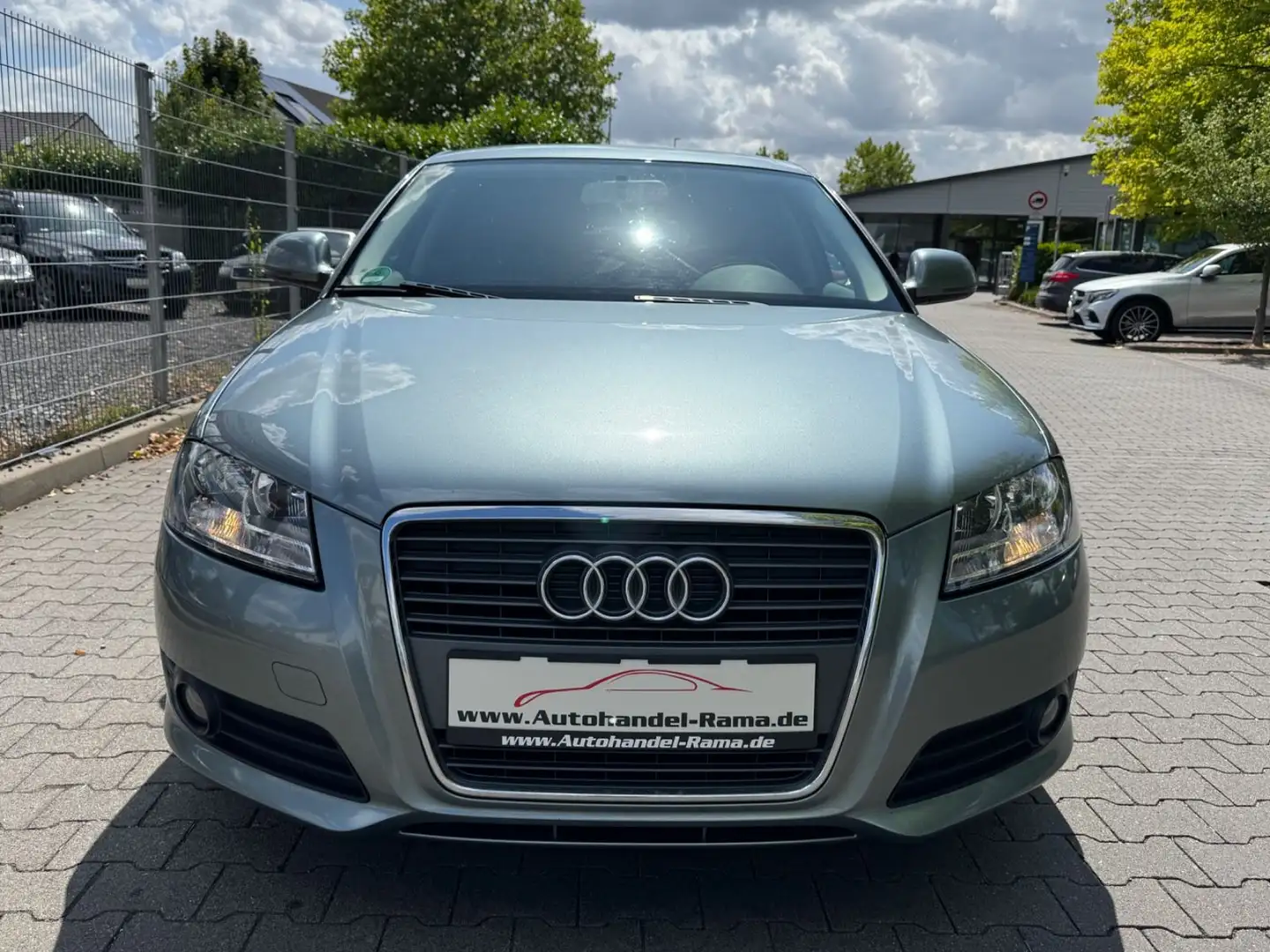 Audi A3 Sportback 1.4 TFSI Ambition TÜV 09.2026 Grau - 2