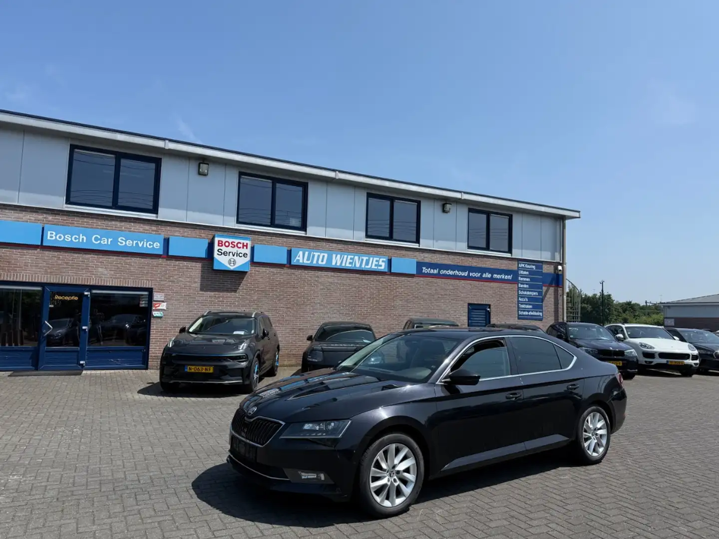 Skoda Superb 1.6 TDI DSG 88kw | Style Business | ACC | Navi | L Zwart - 2