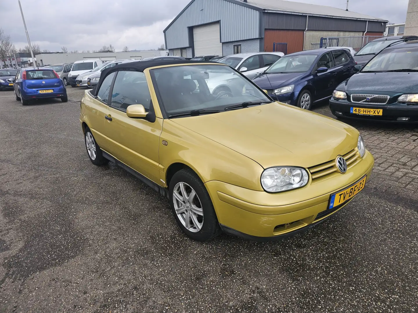 Volkswagen Golf Cabriolet 2.0 Highline Bj:1998 NAP! Geel - 2