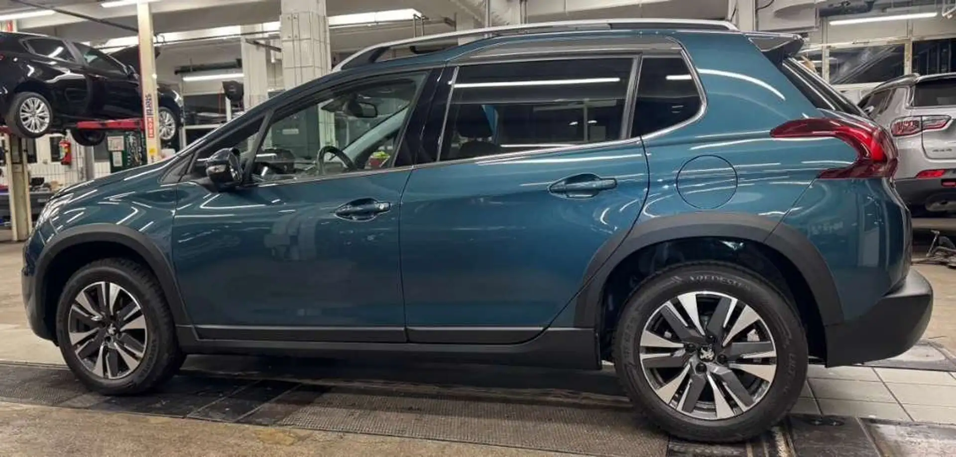 Peugeot 2008 2008 1,2 PureTech 110 S Blau - 2