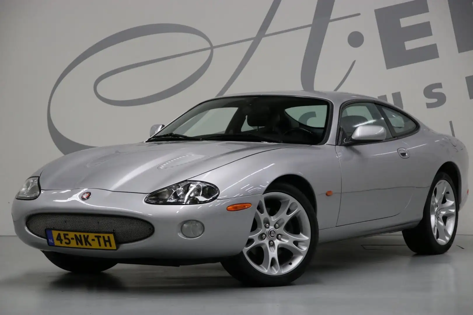 Jaguar XKR 4.0 V8 Coupé/ Historie aanwezig/ Parkeersensoren Gris - 1