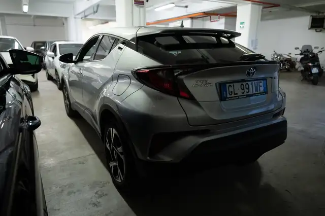 Toyota C-HR view 9