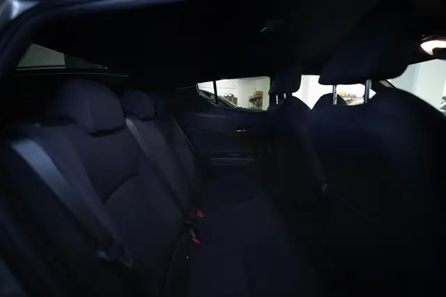 Toyota C-HR view 13