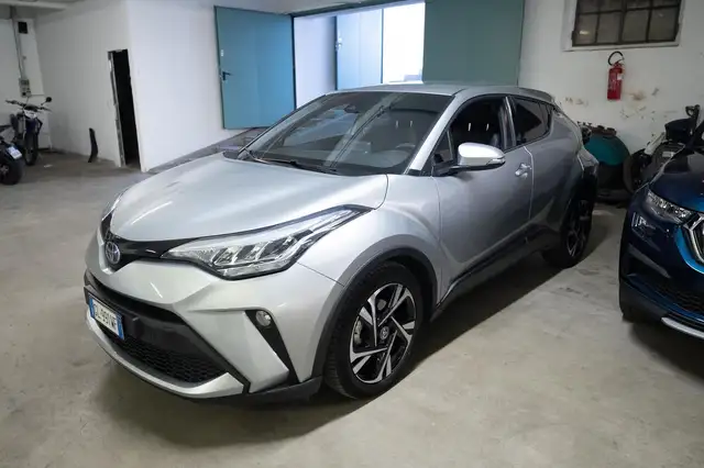 Toyota C-HR view 4