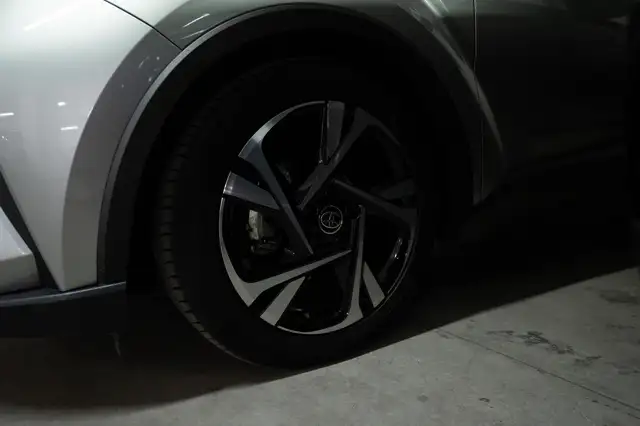 Toyota C-HR view 21