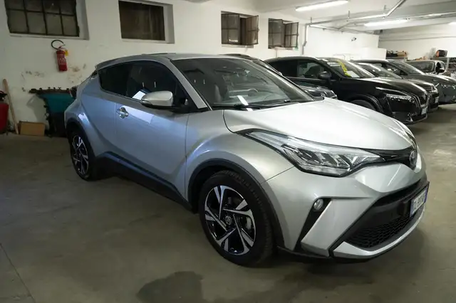 Toyota C-HR view 6