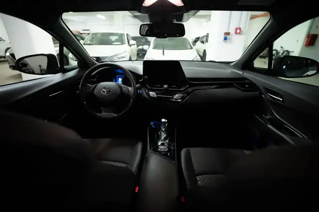 Toyota C-HR view 14