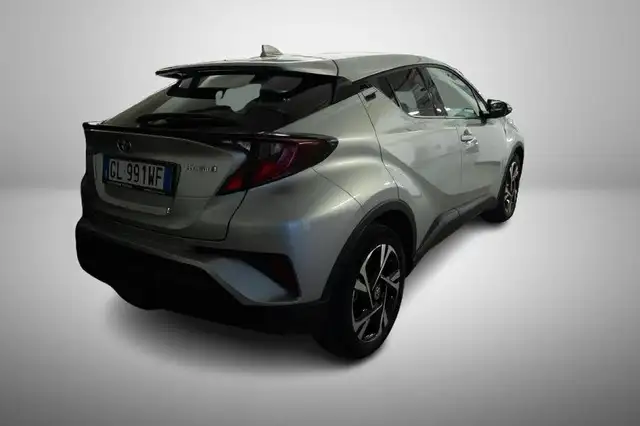 Toyota C-HR view 3