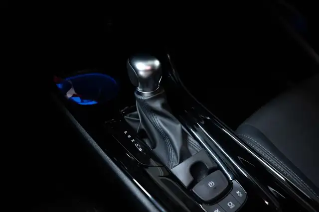 Toyota C-HR view 16