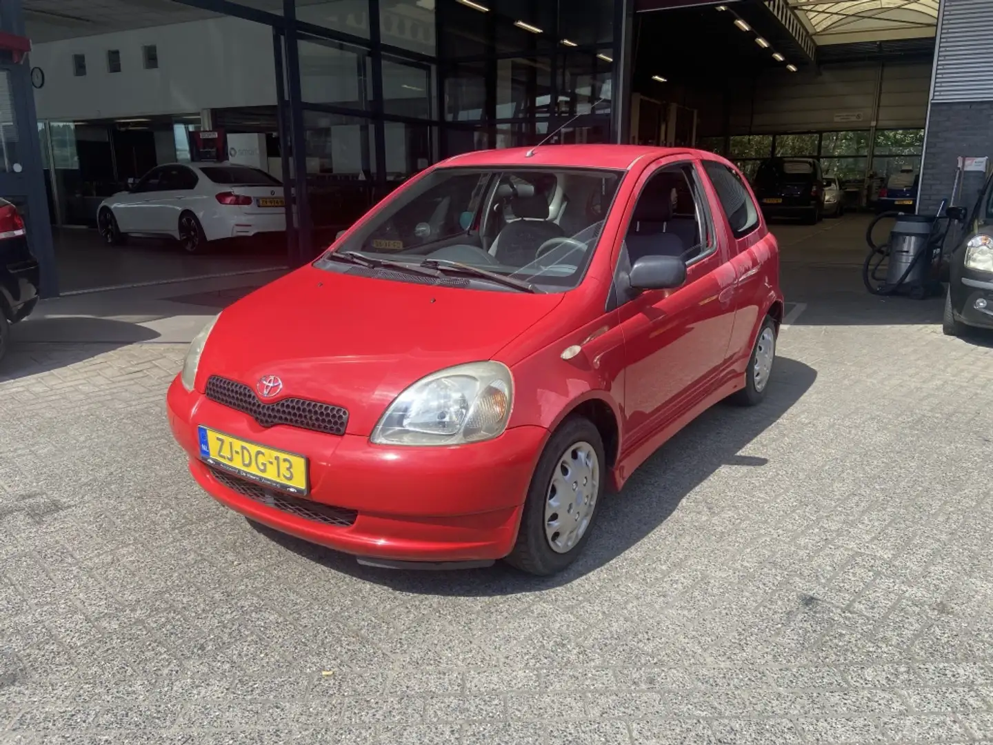 Toyota Yaris 1.0-16V VVT-i Terra Rood - 2