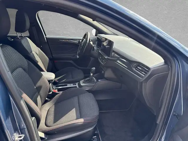 Ford Focus view 3