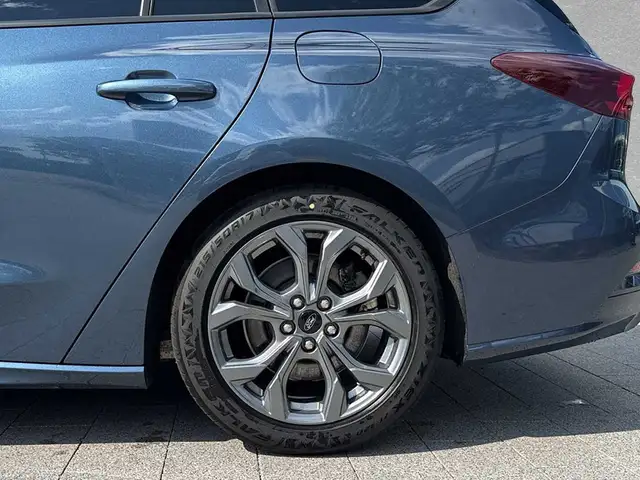 Ford Focus view 9