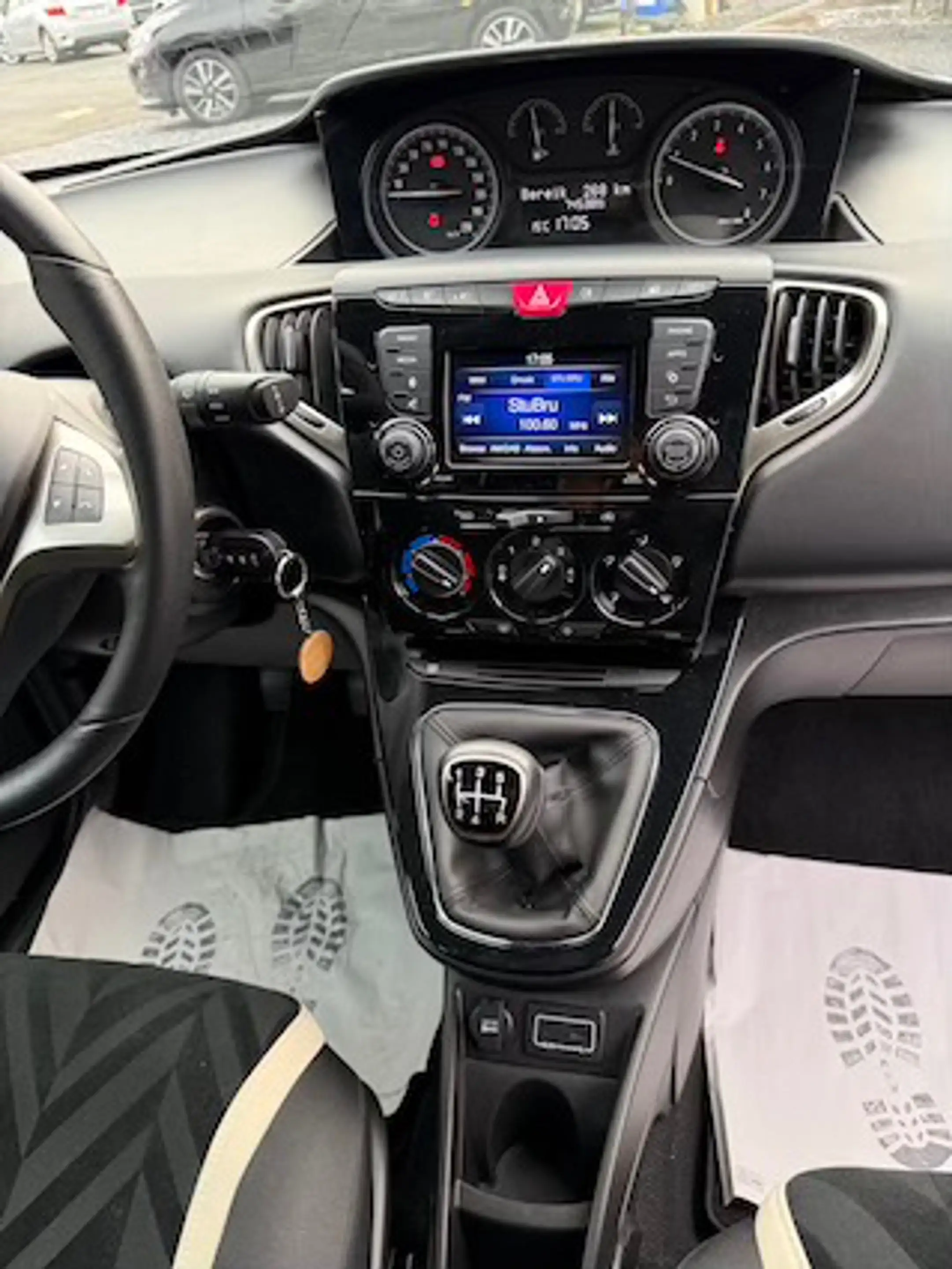 Lancia Ypsilon Ypsilon 1.2i Fire Evo Platinium, Ac + 12m Garantie — photo 11