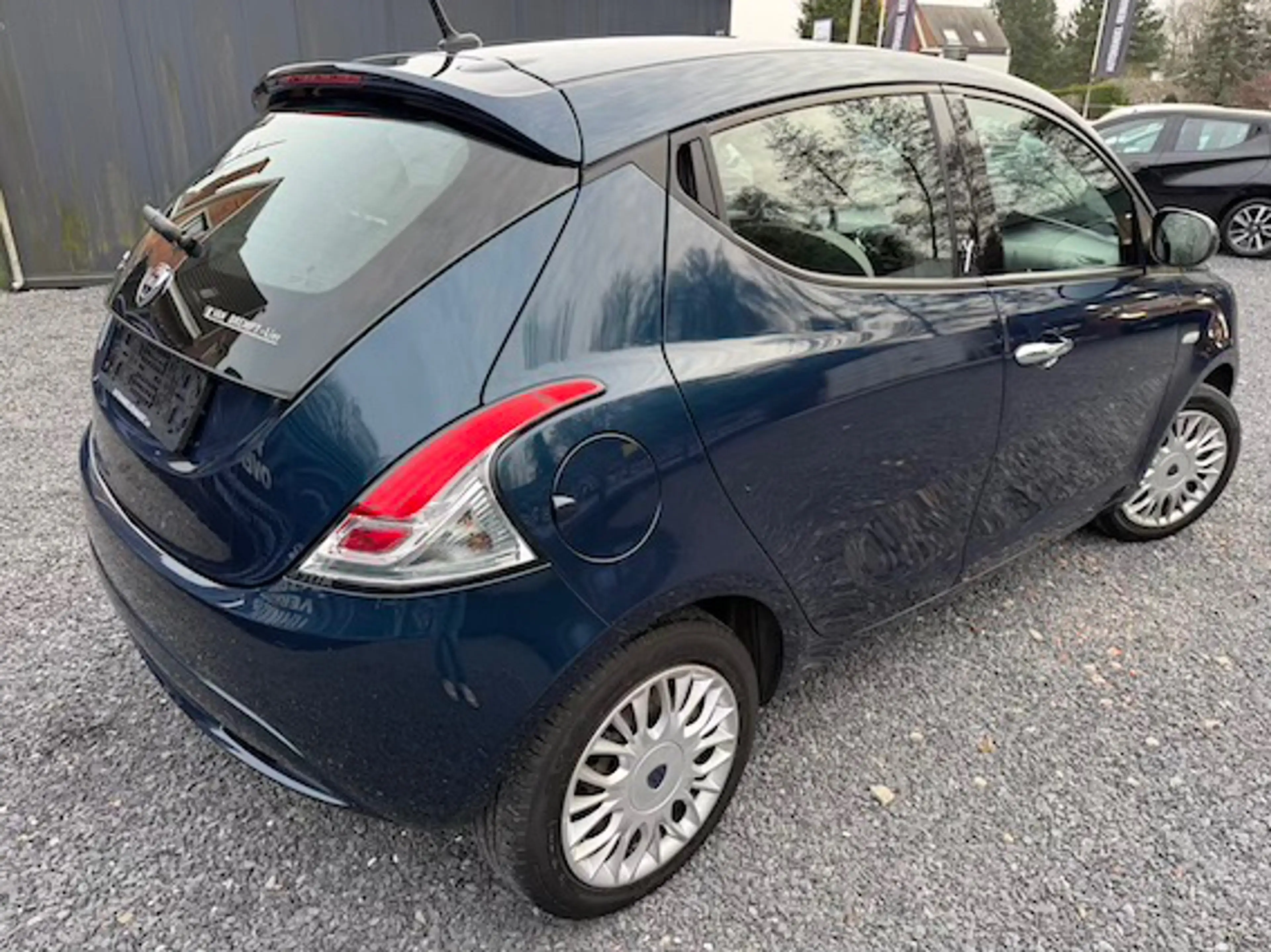 Lancia Ypsilon Ypsilon 1.2i Fire Evo Platinium, Ac + 12m Garantie — photo 3
