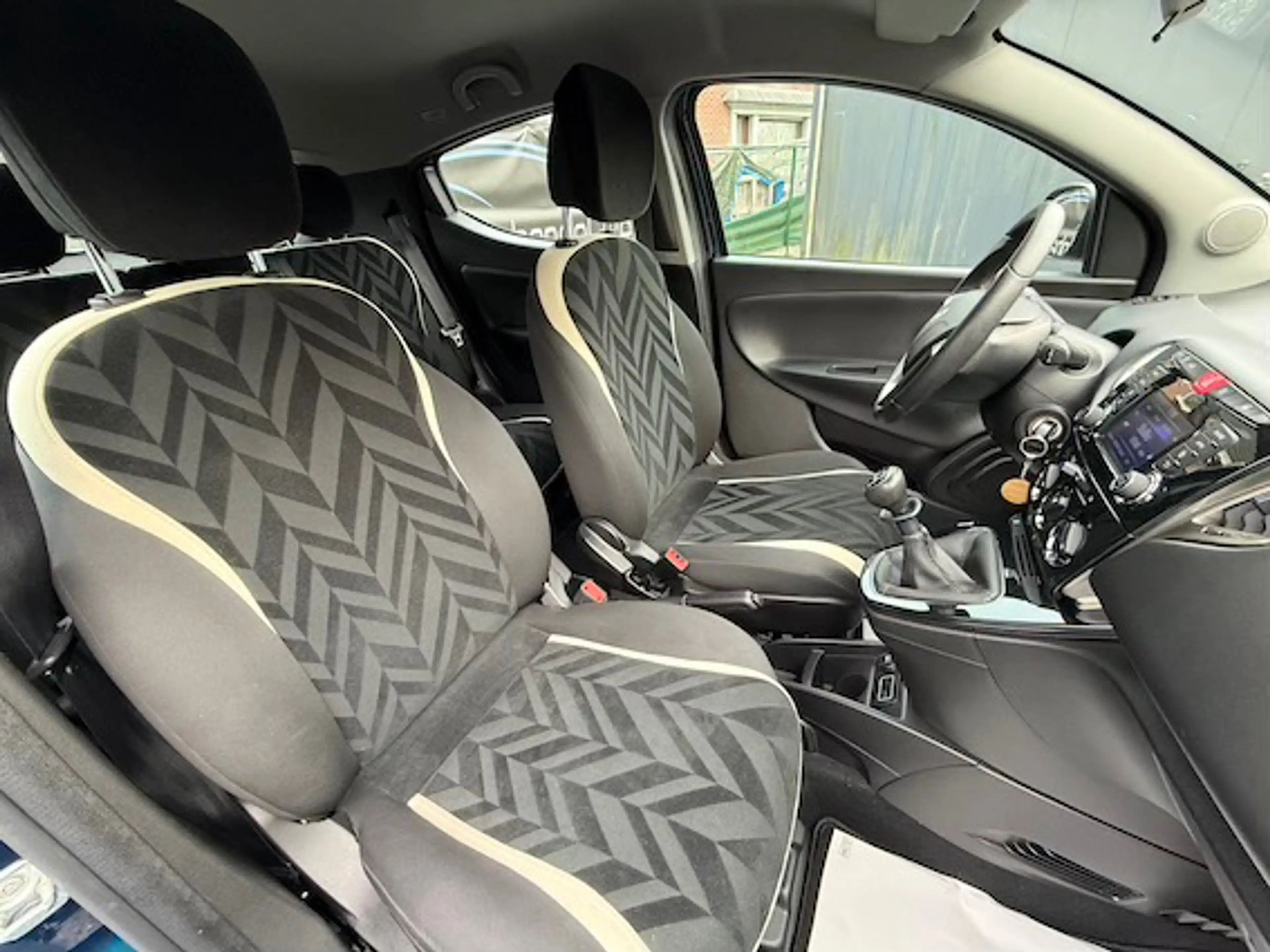 Lancia Ypsilon Ypsilon 1.2i Fire Evo Platinium, Ac + 12m Garantie — photo 9