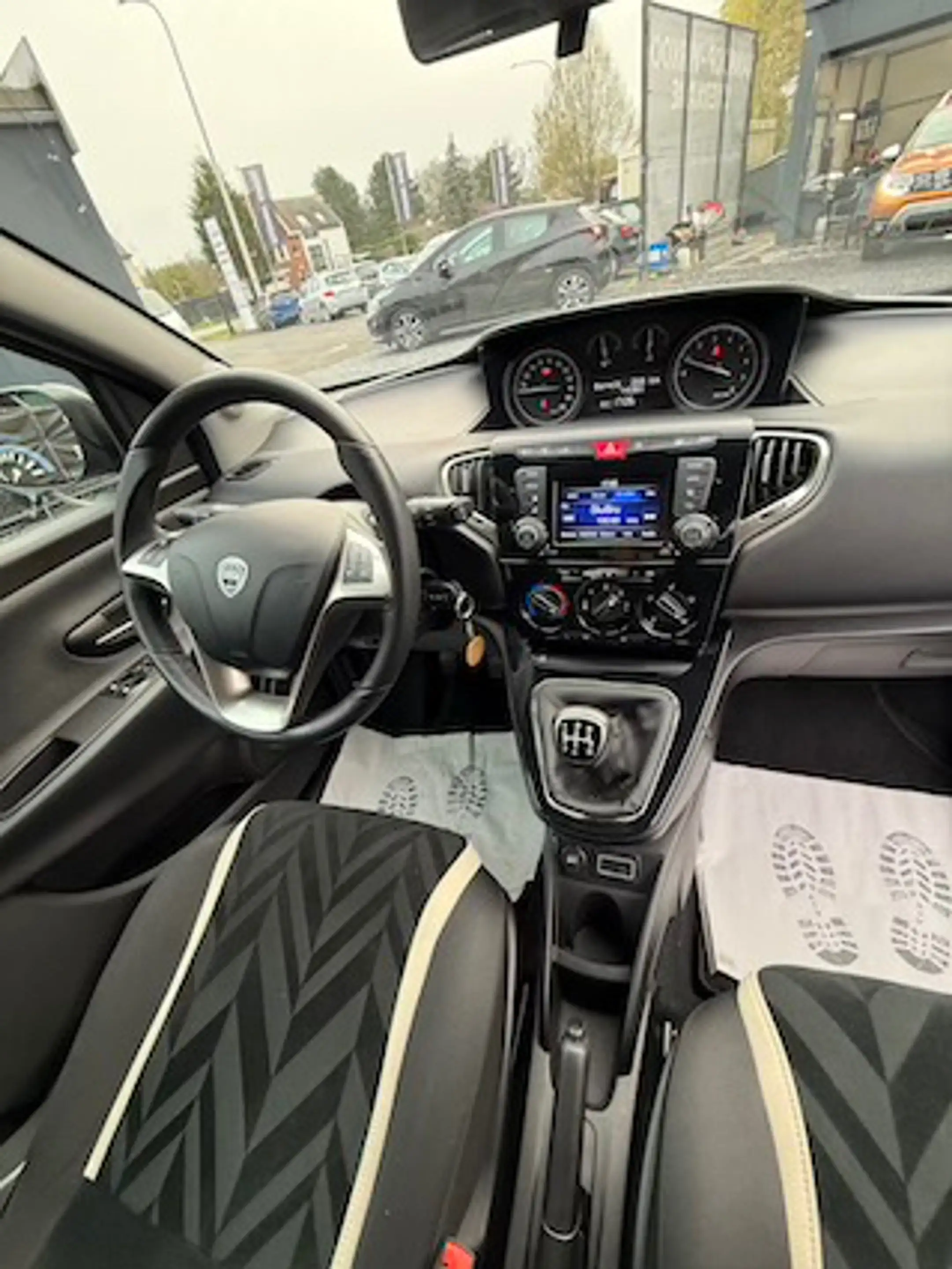 Lancia Ypsilon Ypsilon 1.2i Fire Evo Platinium, Ac + 12m Garantie — photo 10