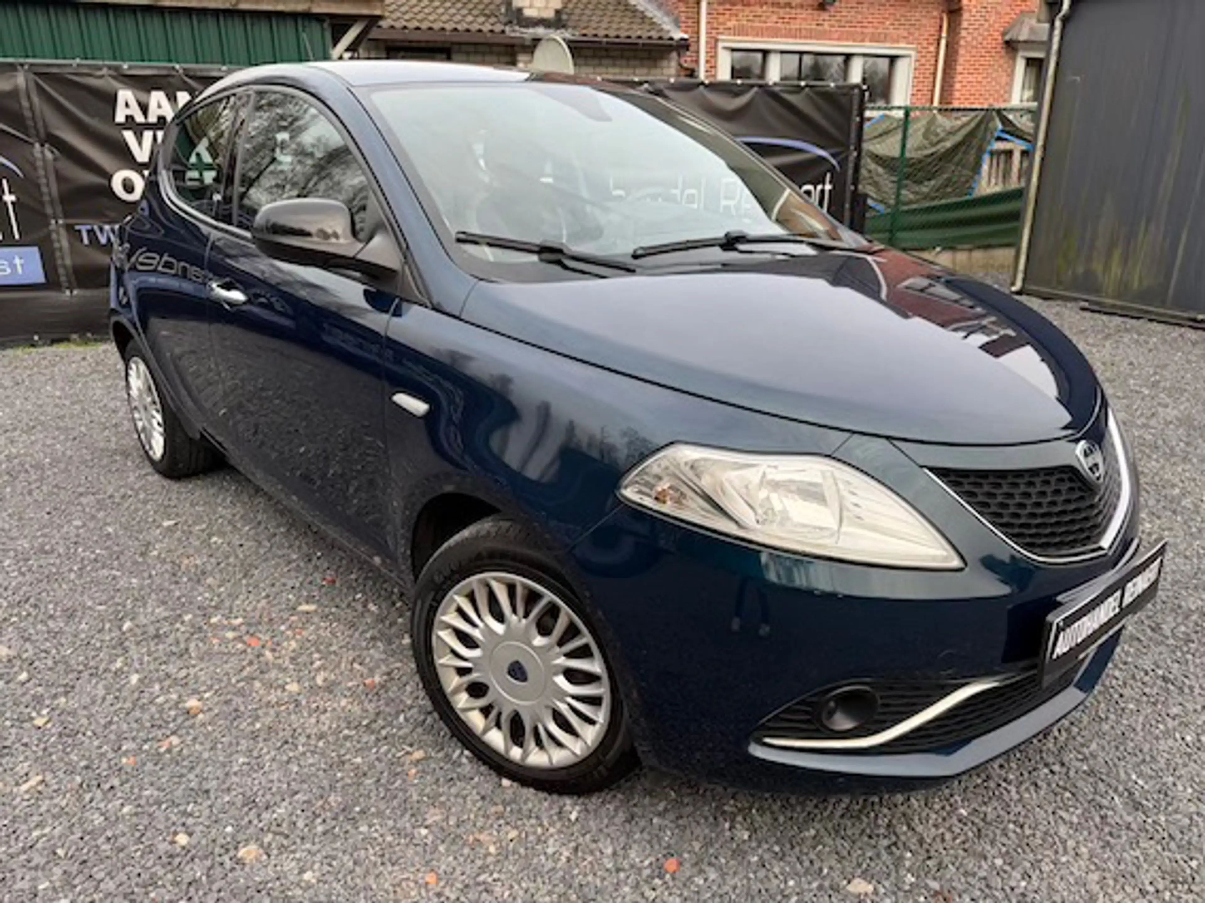 Lancia Ypsilon Ypsilon 1.2i Fire Evo Platinium, Ac + 12m Garantie — photo 2