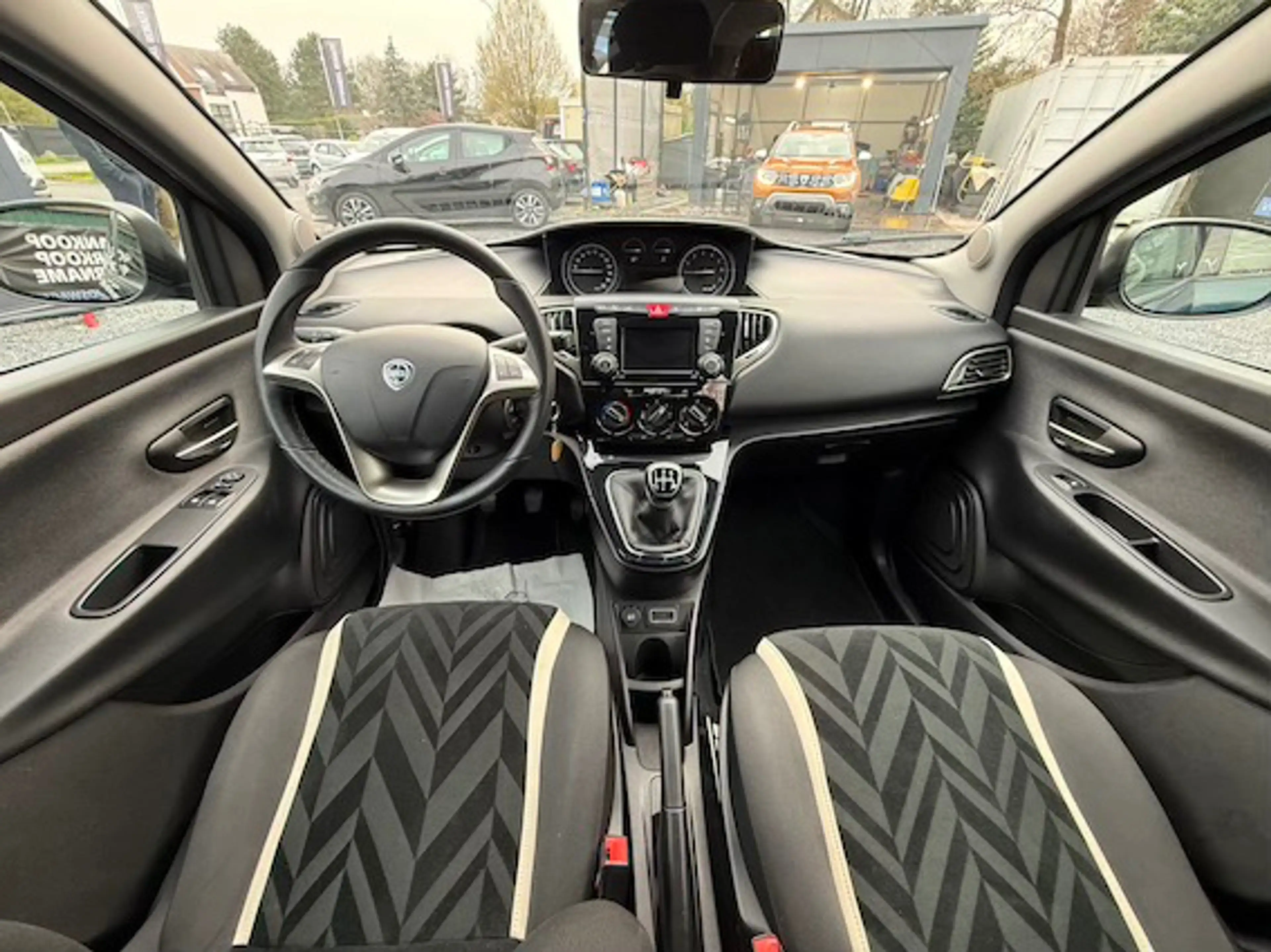Lancia Ypsilon Ypsilon 1.2i Fire Evo Platinium, Ac + 12m Garantie — photo 5
