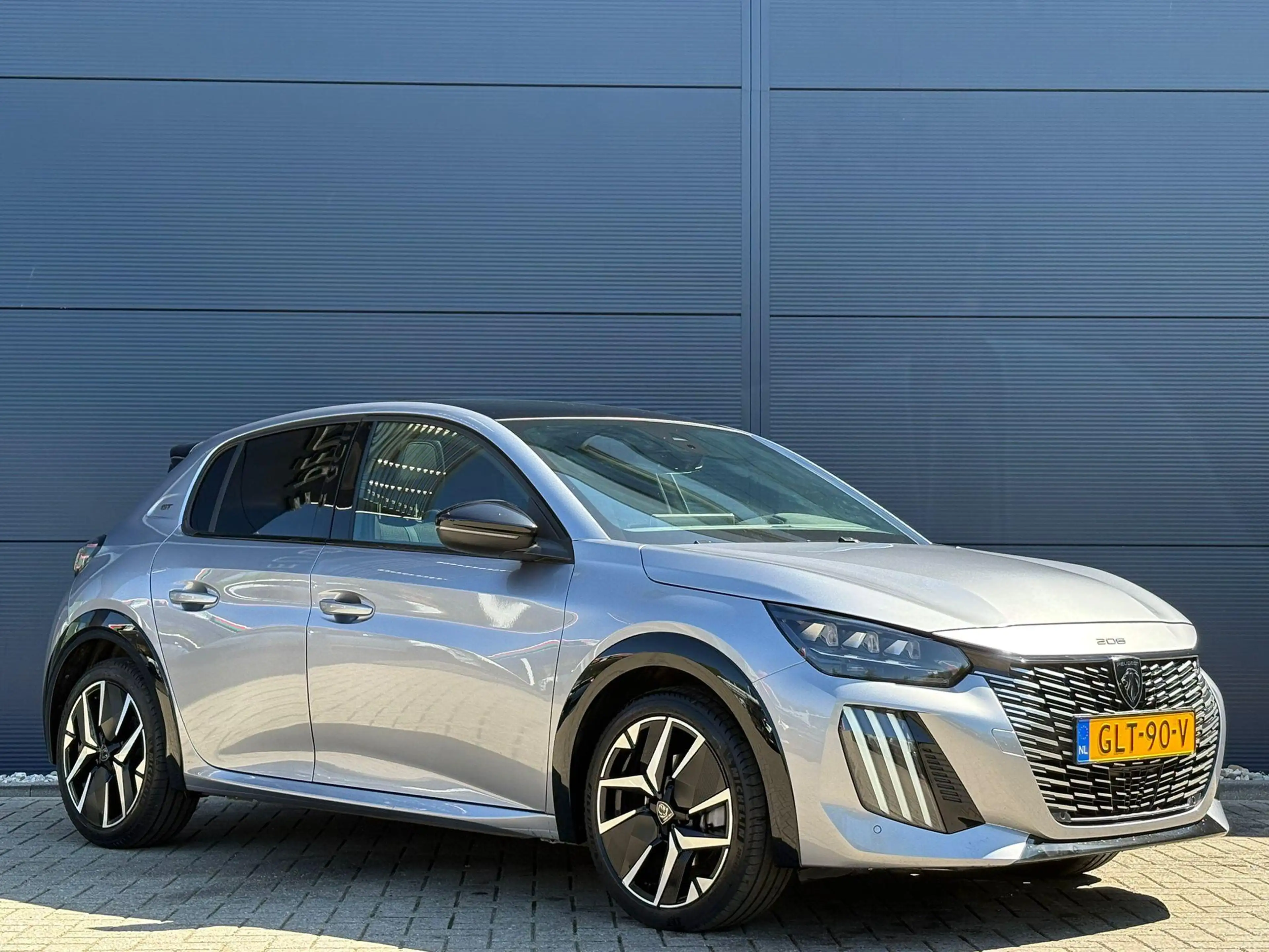 Peugeot 208 1.2 Hybrid 100 e-DCS6 GT | Panoramadak | Camera | — photo 3