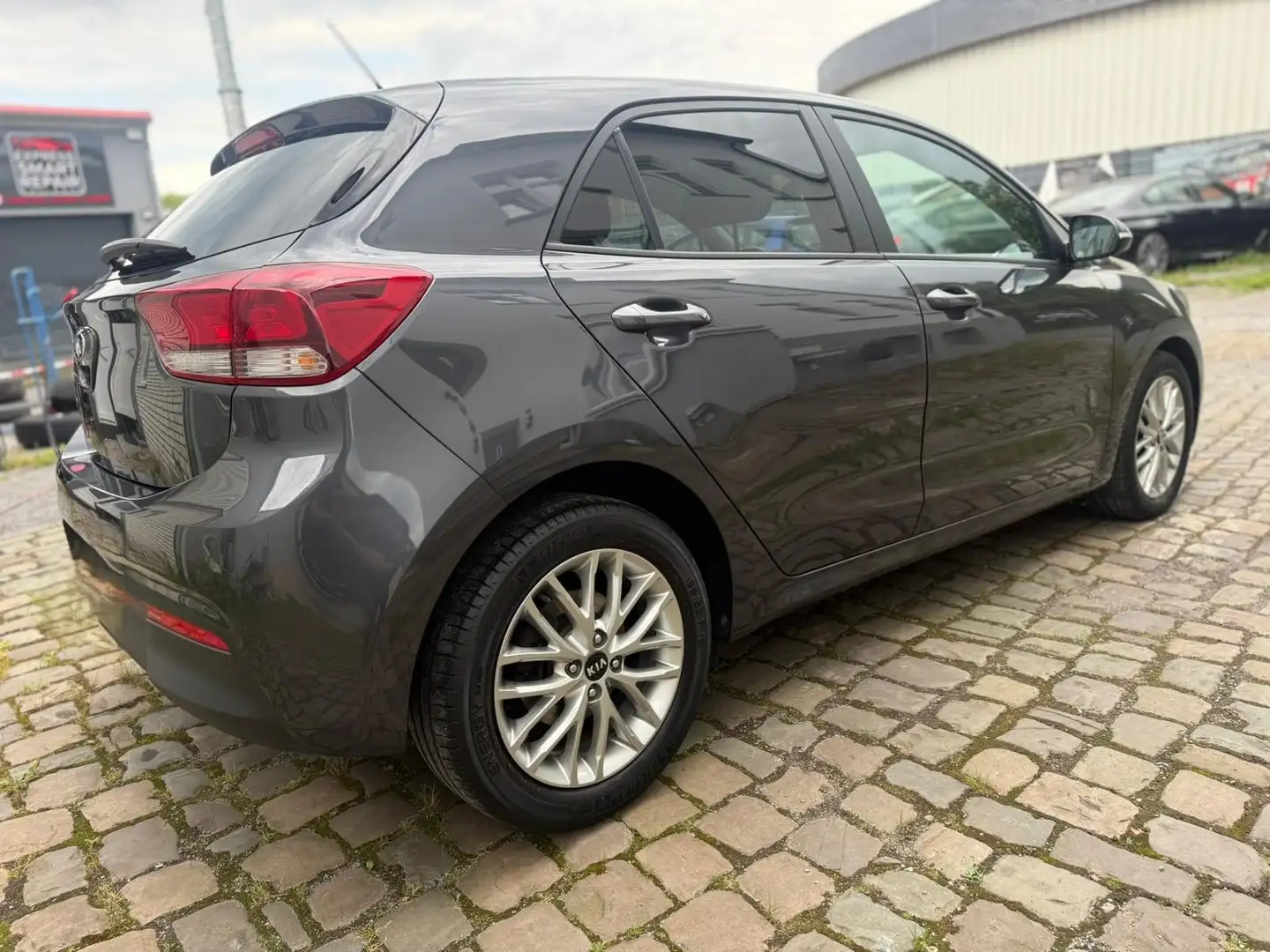 Kia Rio Rio Fließheck 1.4 Dream-Team Edition Gris - 2