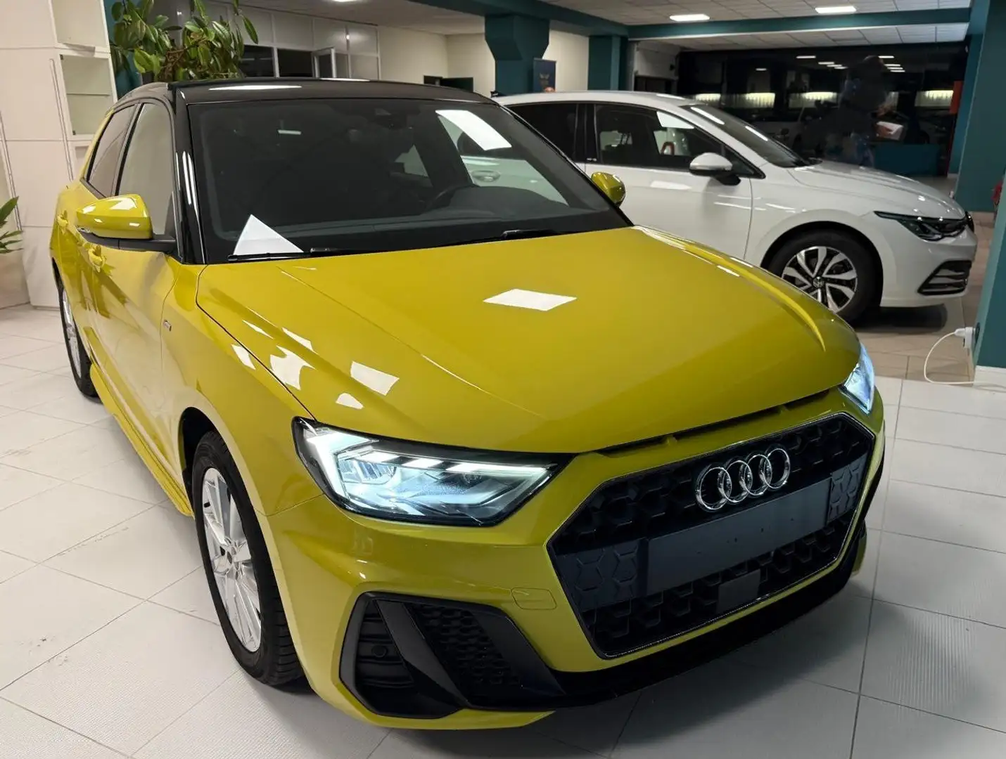 Audi A1 A1 Sportback 30 1.0 tfsi S Line competition 110cv Giallo - 1