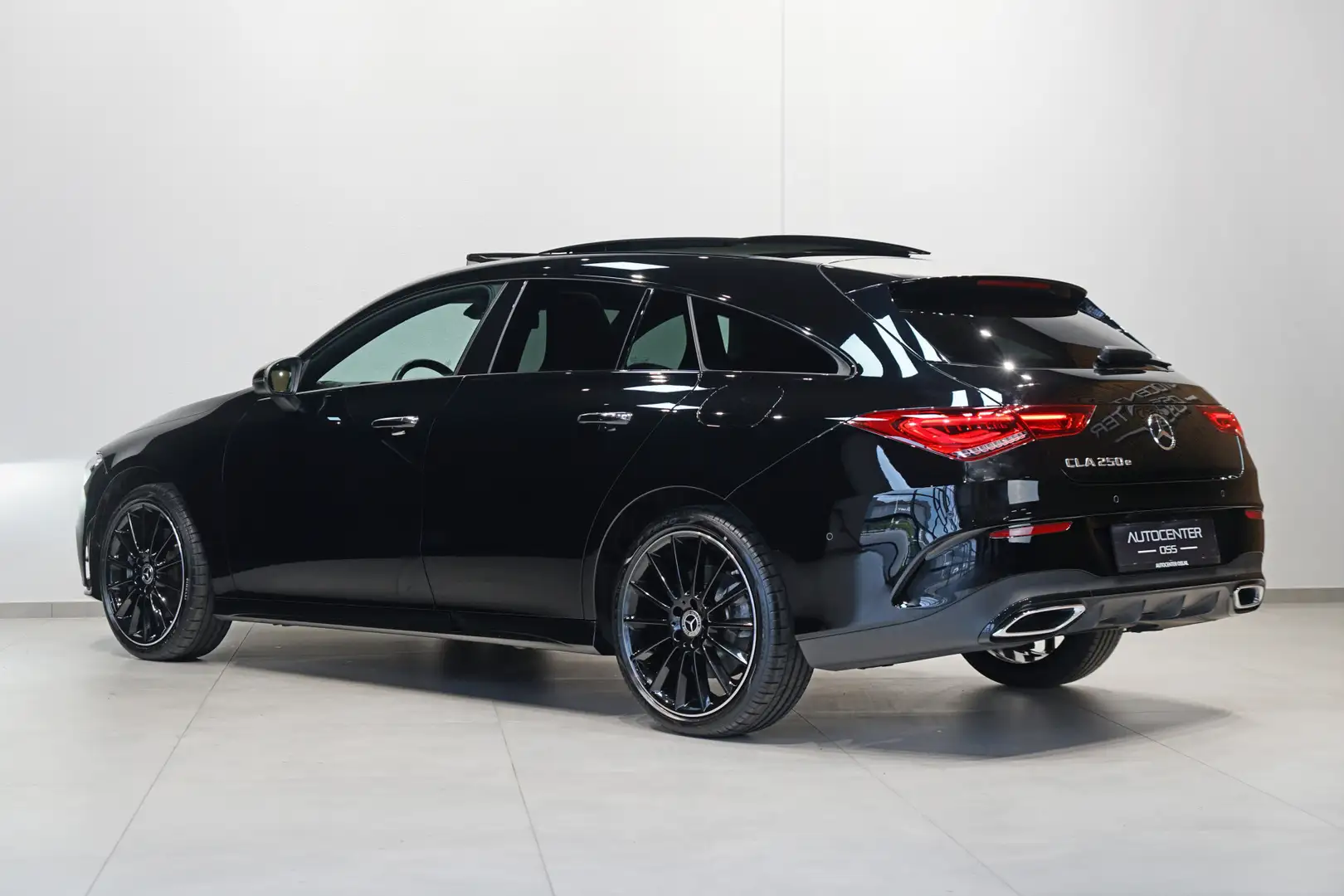 Mercedes-Benz CLA 250 Shooting Brake e AMG ✅ PANO ✅ TREKHAAK ✅ MULTIBEAM Zwart - 2