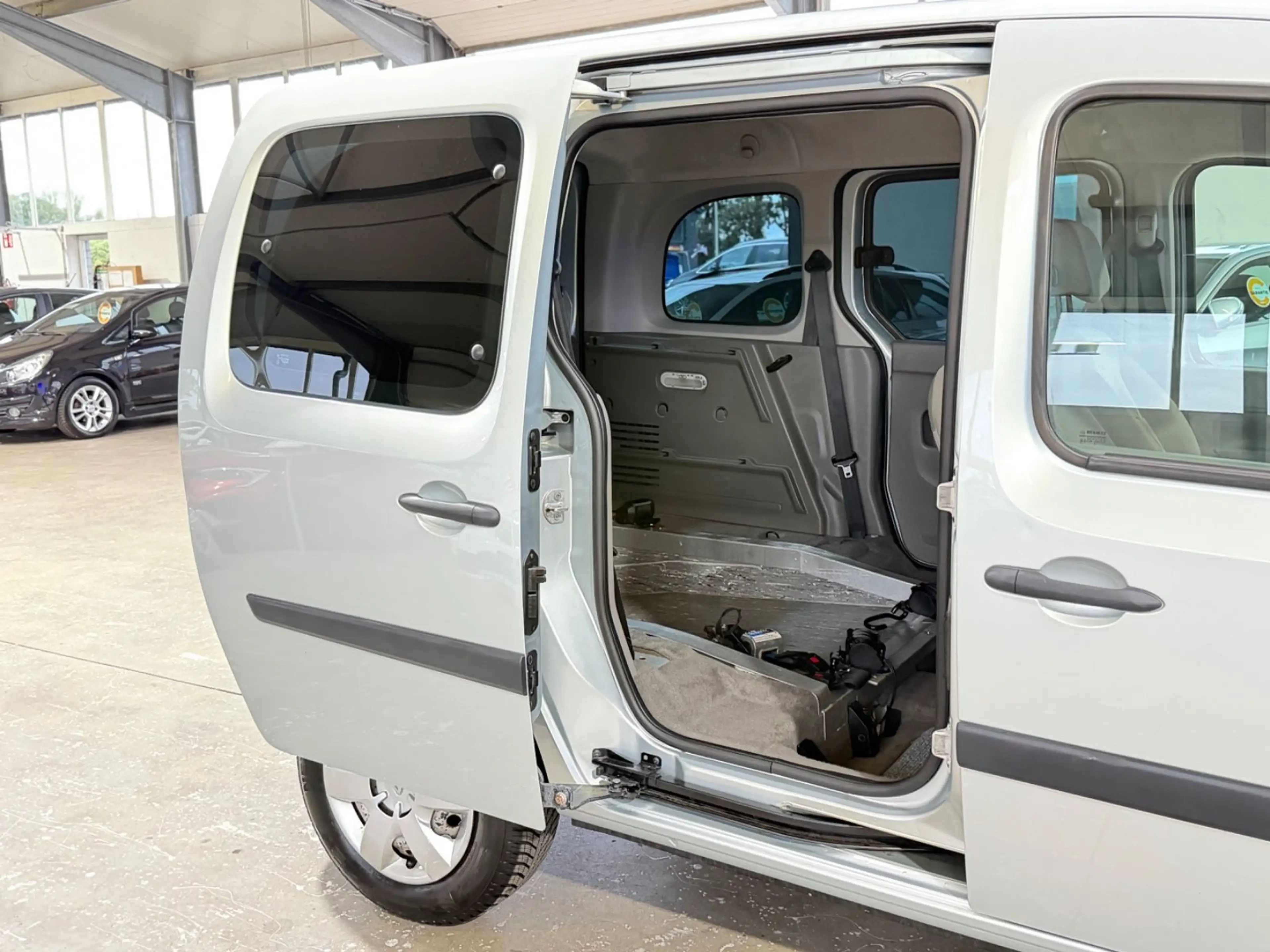 Renault Kangoo 1.6i *GARANTIE*BEHINDERTENGERECHT*KLIMA* — photo 14