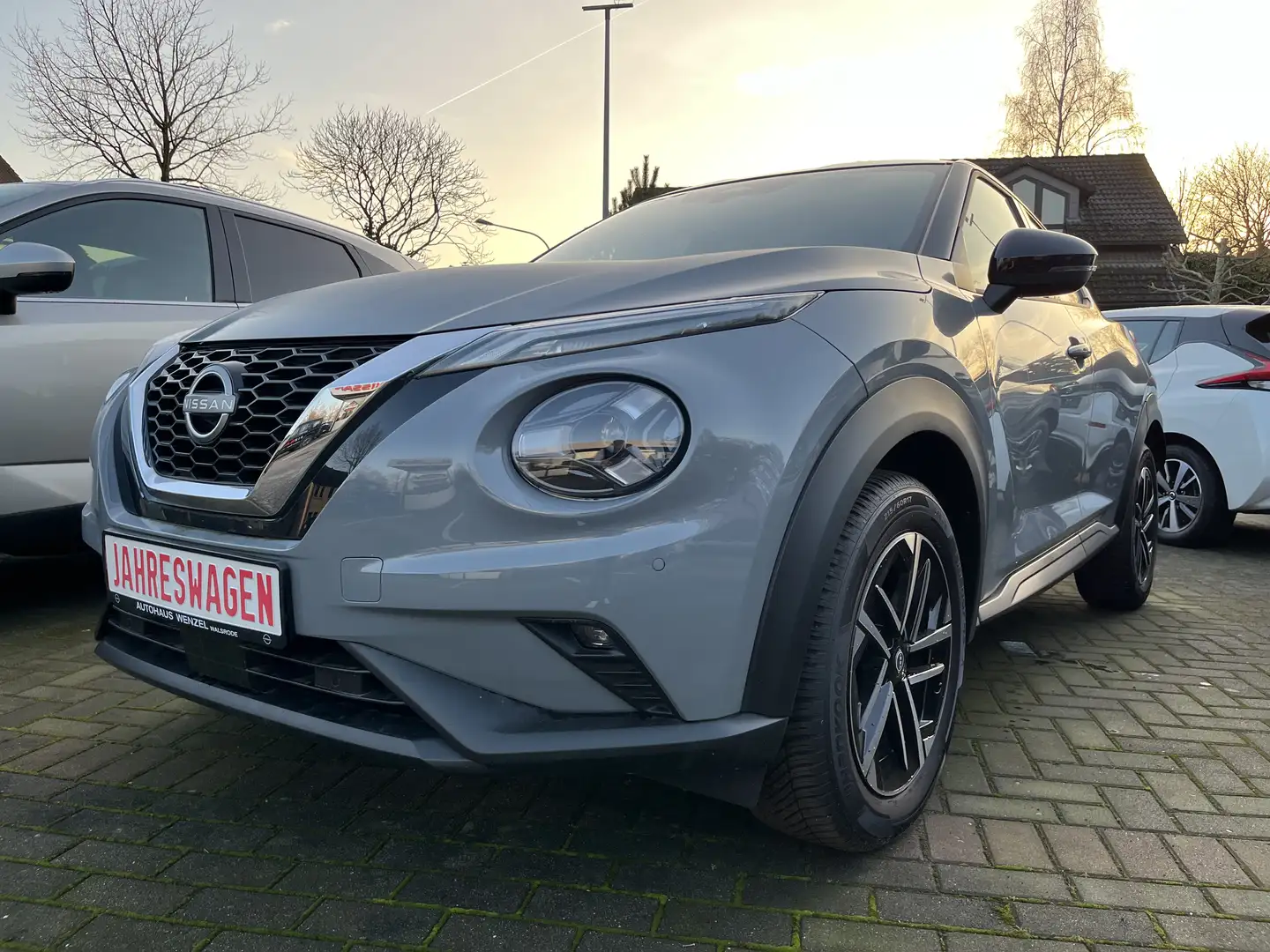 Nissan Juke 1.0 DIG-T DCT N-Connecta, Navi, LED, Winterp. Grau - 1
