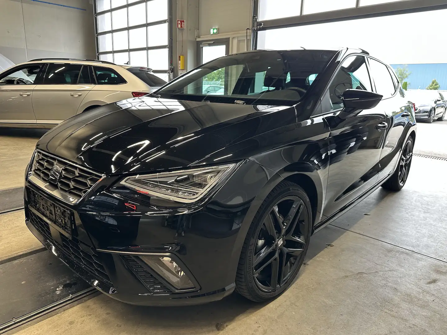 SEAT Ibiza 1.0TSI DSG FR Pano Kamera 18´´ Alcantara Schwarz - 1