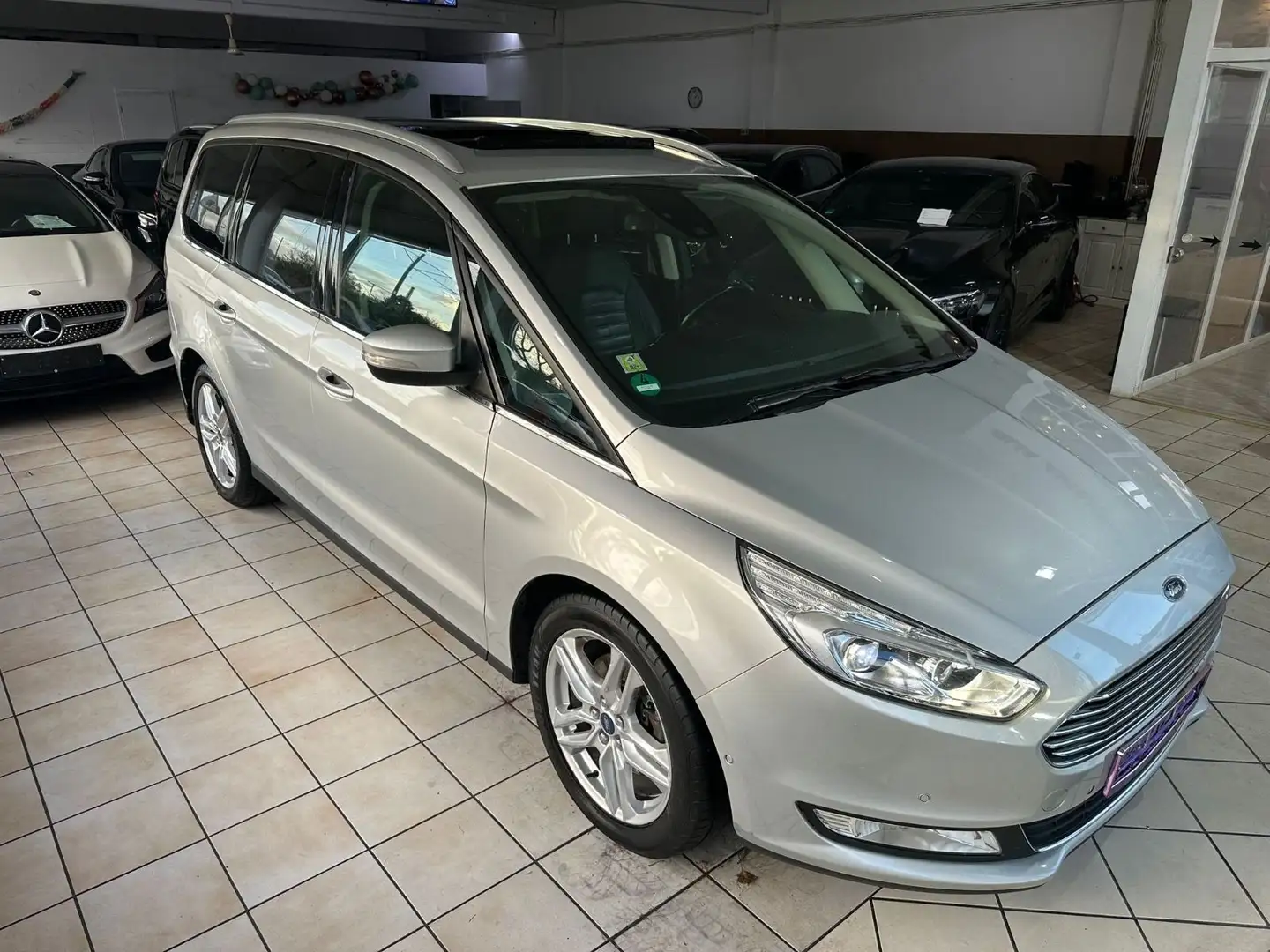 Ford Galaxy 2.0 TDI Titanium 7Sitze Leder Panorama Argent - 1