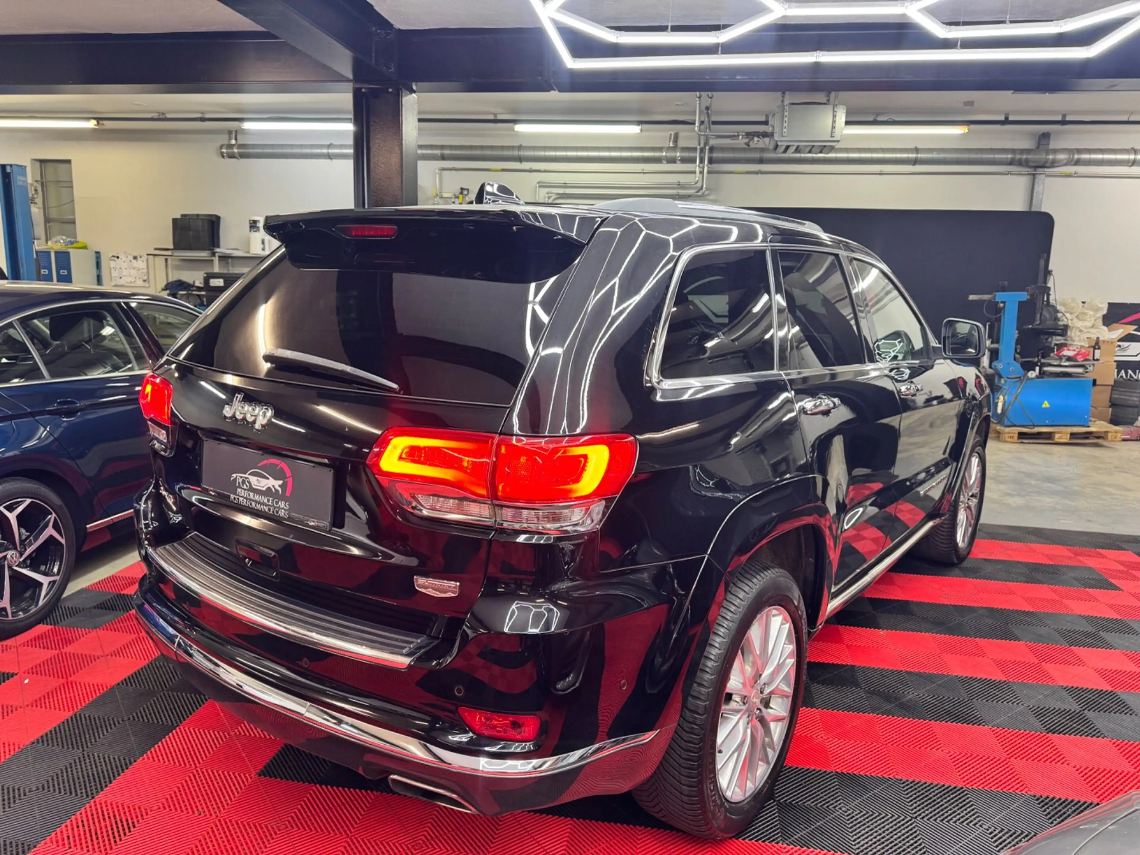 Jeep Grand Cherokee 3,0 V6 CRD Summit — photo 6