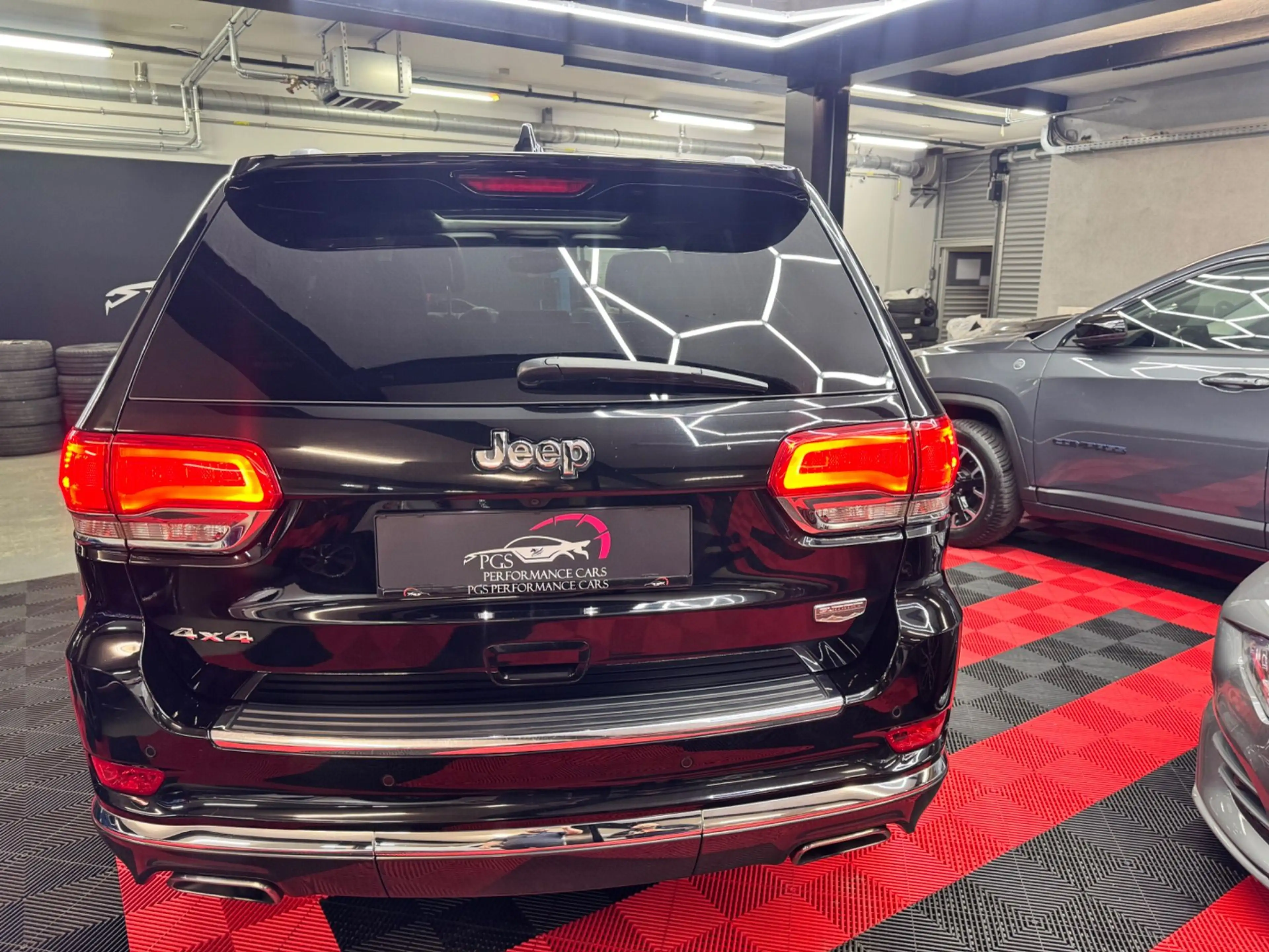 Jeep Grand Cherokee 3,0 V6 CRD Summit — photo 5