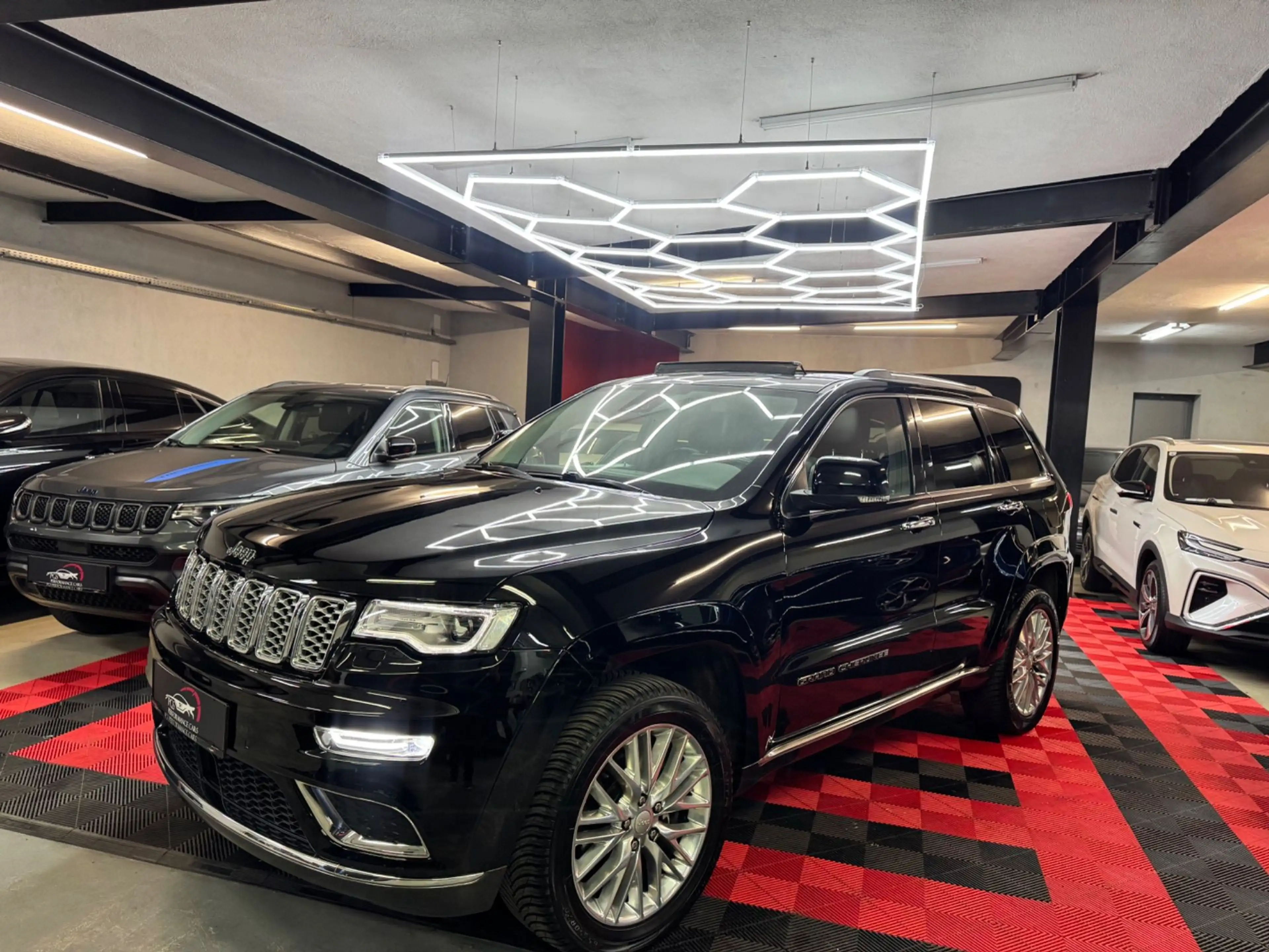 Jeep Grand Cherokee 3,0 V6 CRD Summit — photo 3