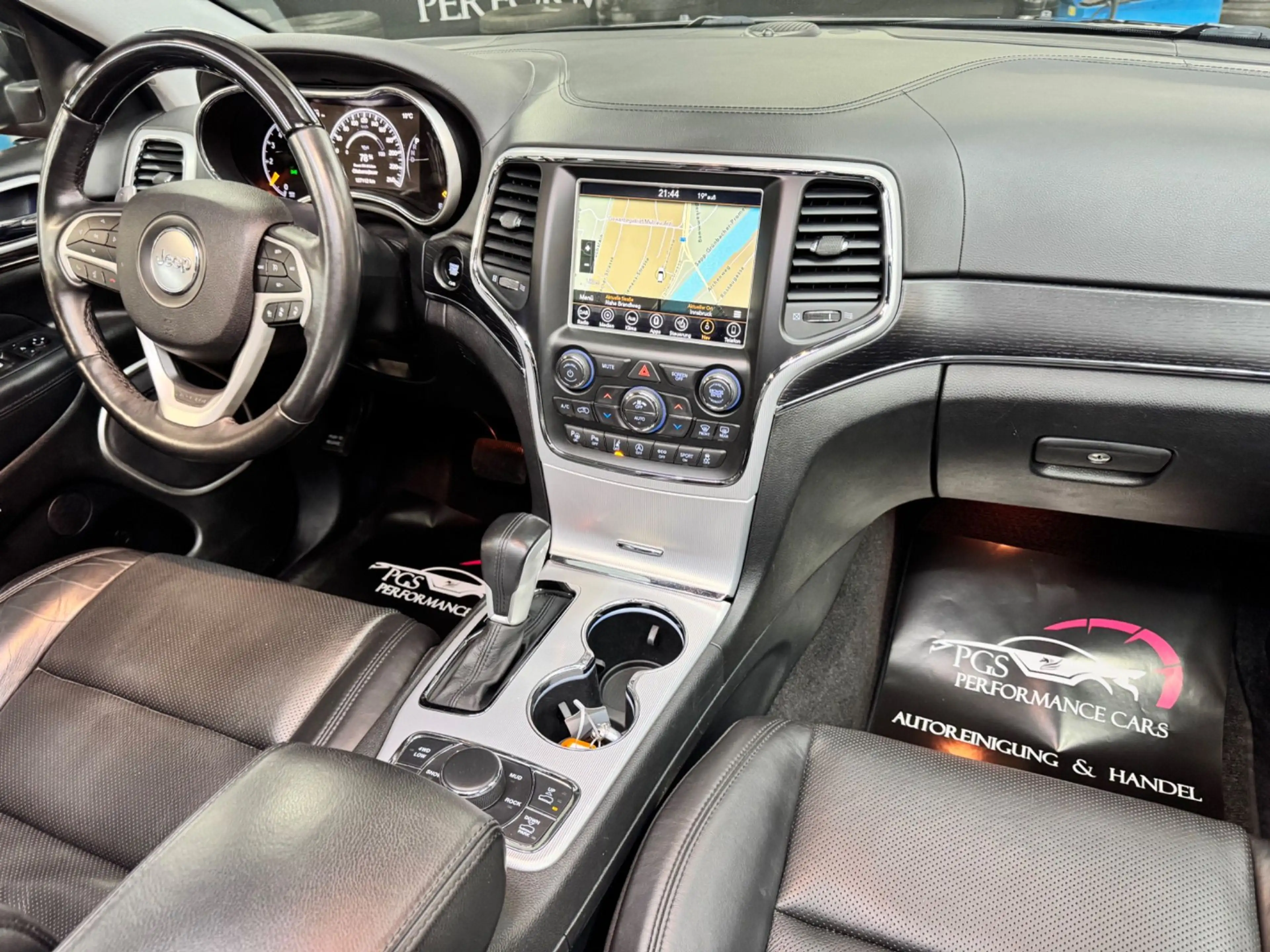 Jeep Grand Cherokee 3,0 V6 CRD Summit — photo 14