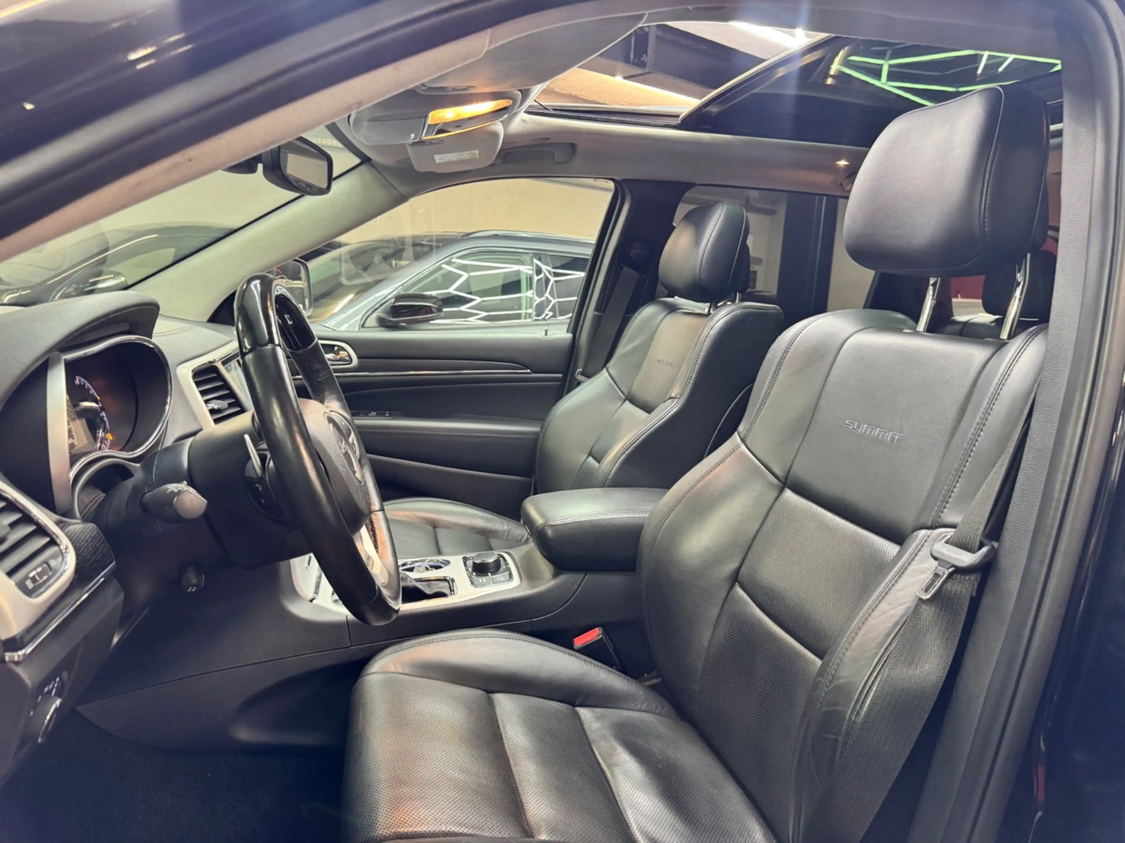 Jeep Grand Cherokee 3,0 V6 CRD Summit — photo 12