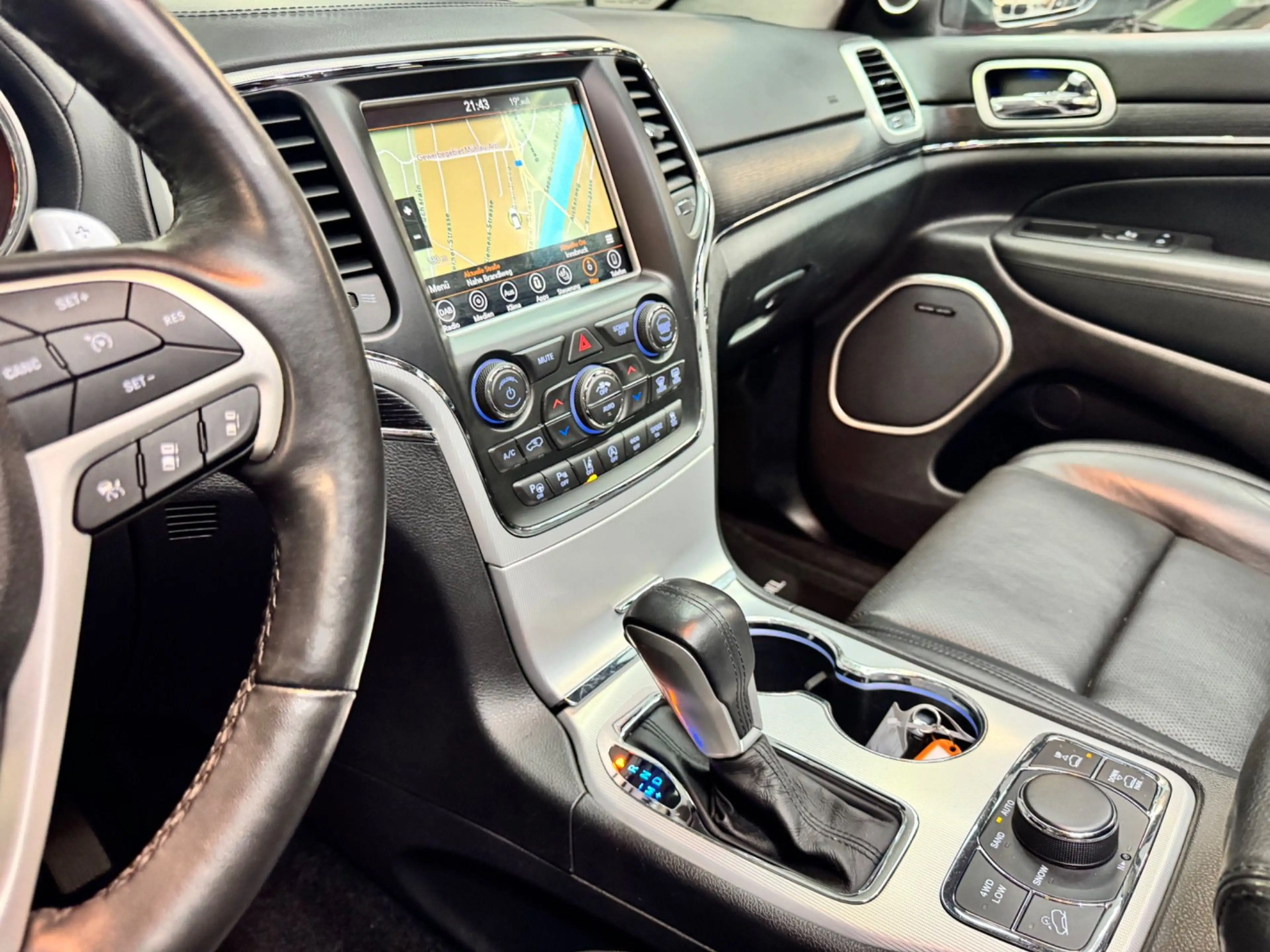 Jeep Grand Cherokee 3,0 V6 CRD Summit — photo 11