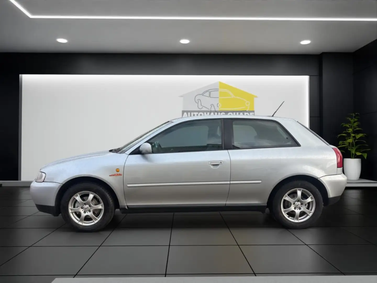 Audi A3 1.6Attraction SD GA Alu el.SP Spieg. beheizbar eFH Plateado - 2