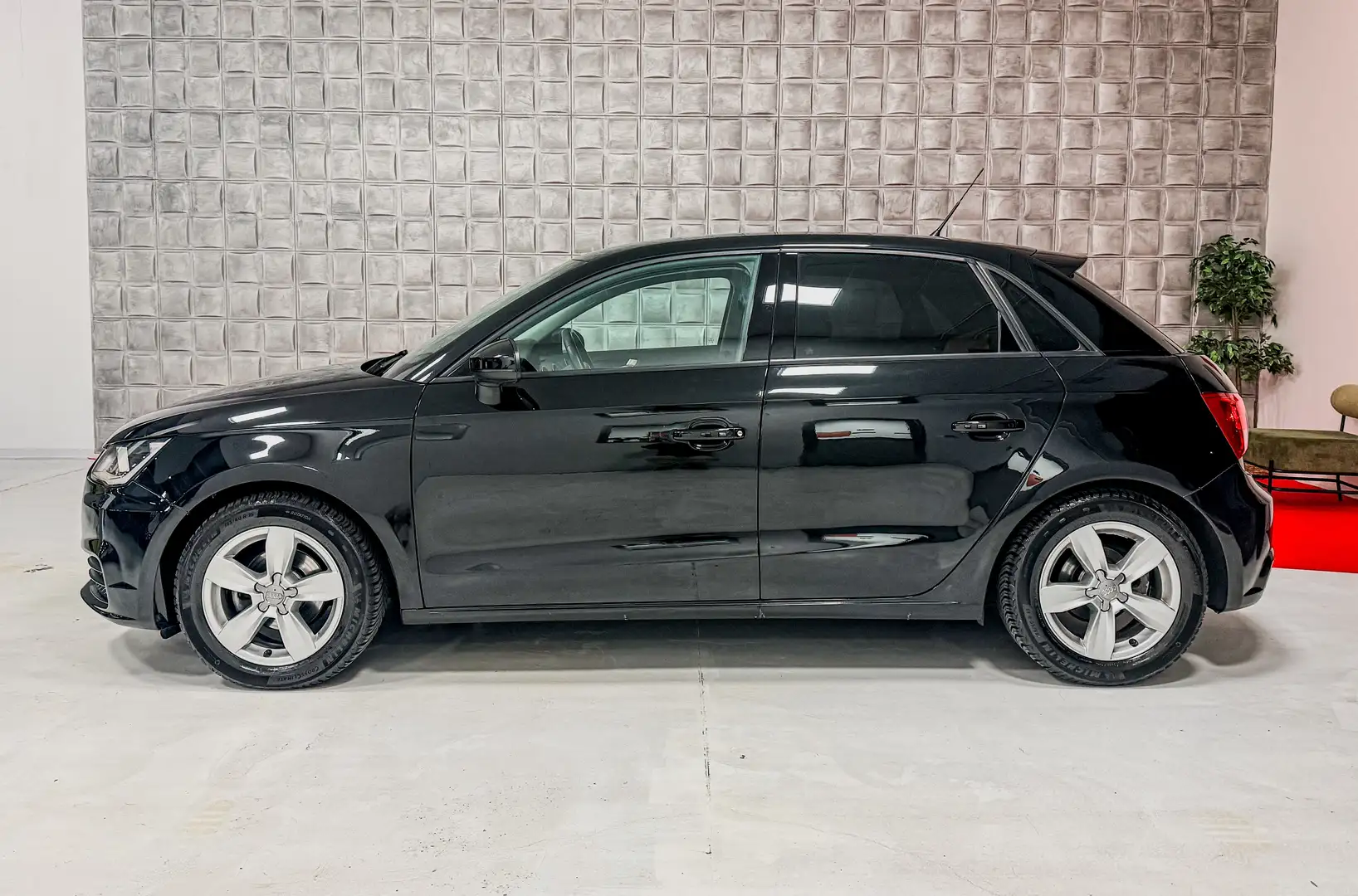 Audi A1 Sportback 1.0 tfsi ultra Admired 95cv Noir - 2