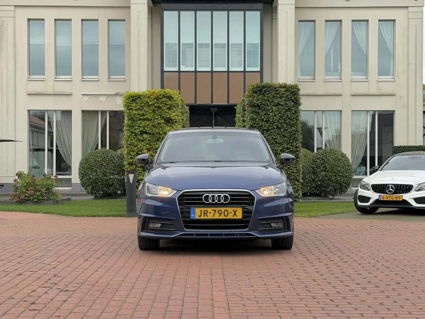 Audi A1 Sportback 1.0 TFSI Adrenalin Blauw - 2