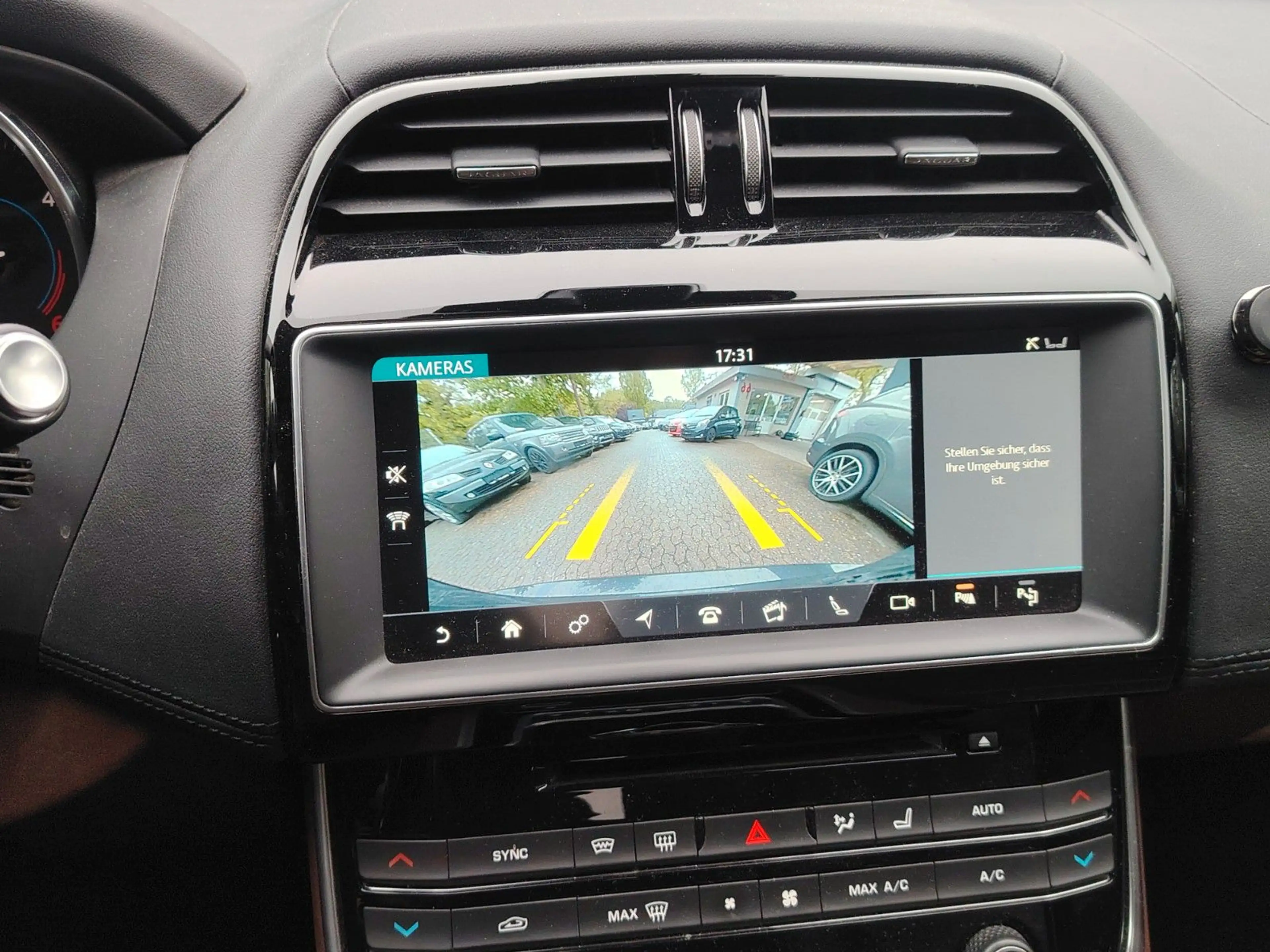 Jaguar XE Portfolio / Voll Ausstattung / Scheckheft / — photo 12