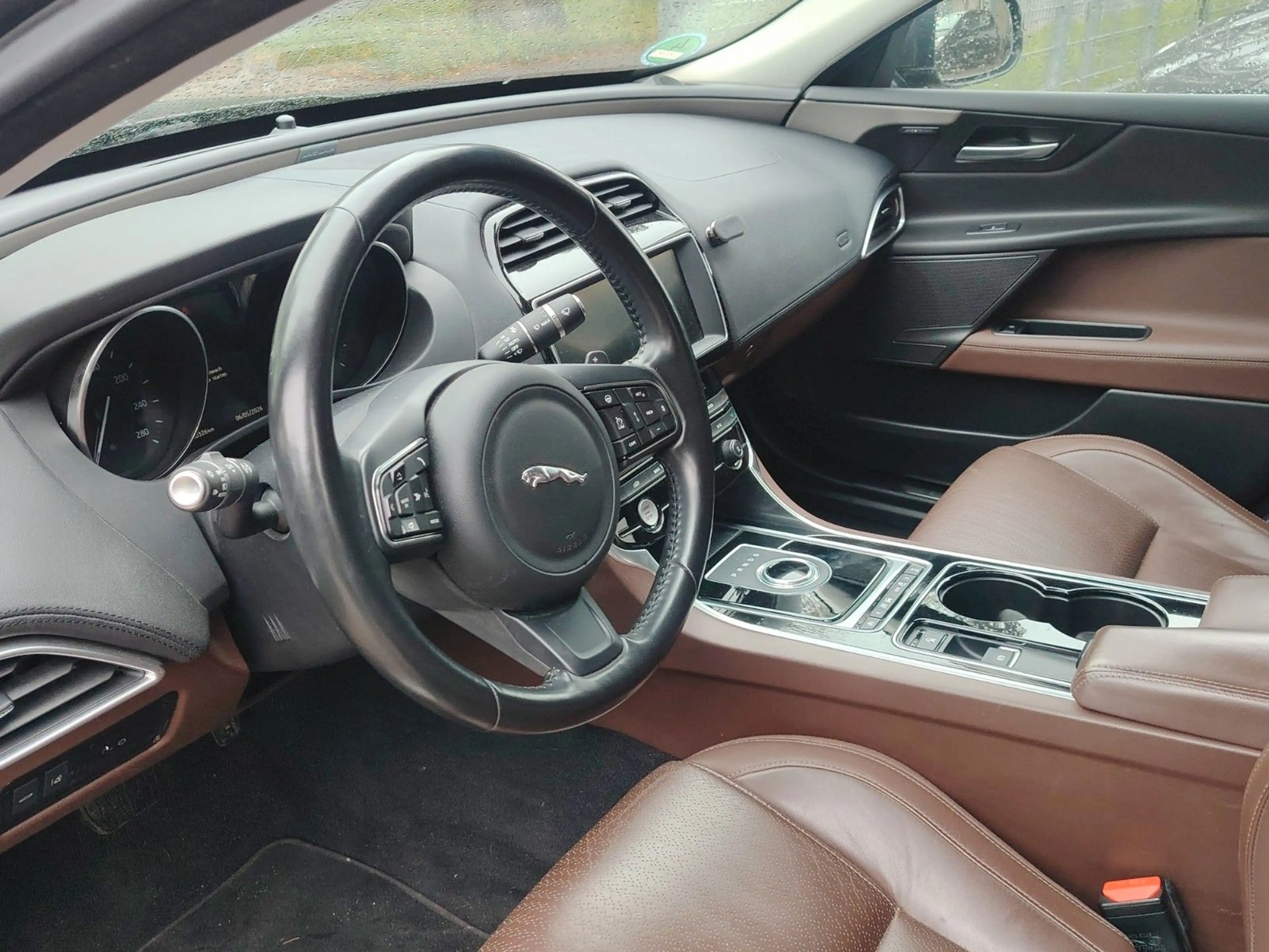 Jaguar XE Portfolio / Voll Ausstattung / Scheckheft / — photo 7