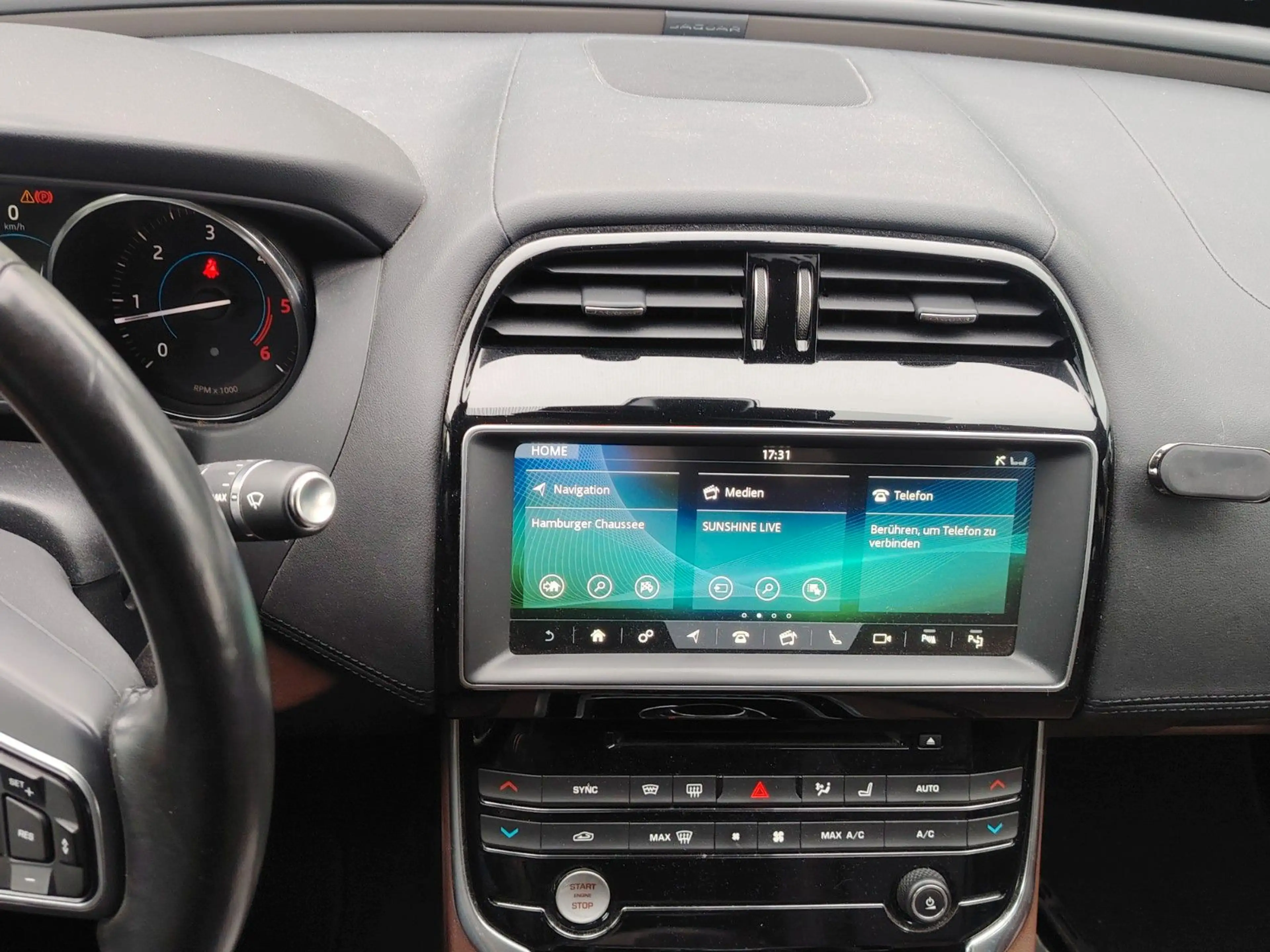 Jaguar XE Portfolio / Voll Ausstattung / Scheckheft / — photo 13