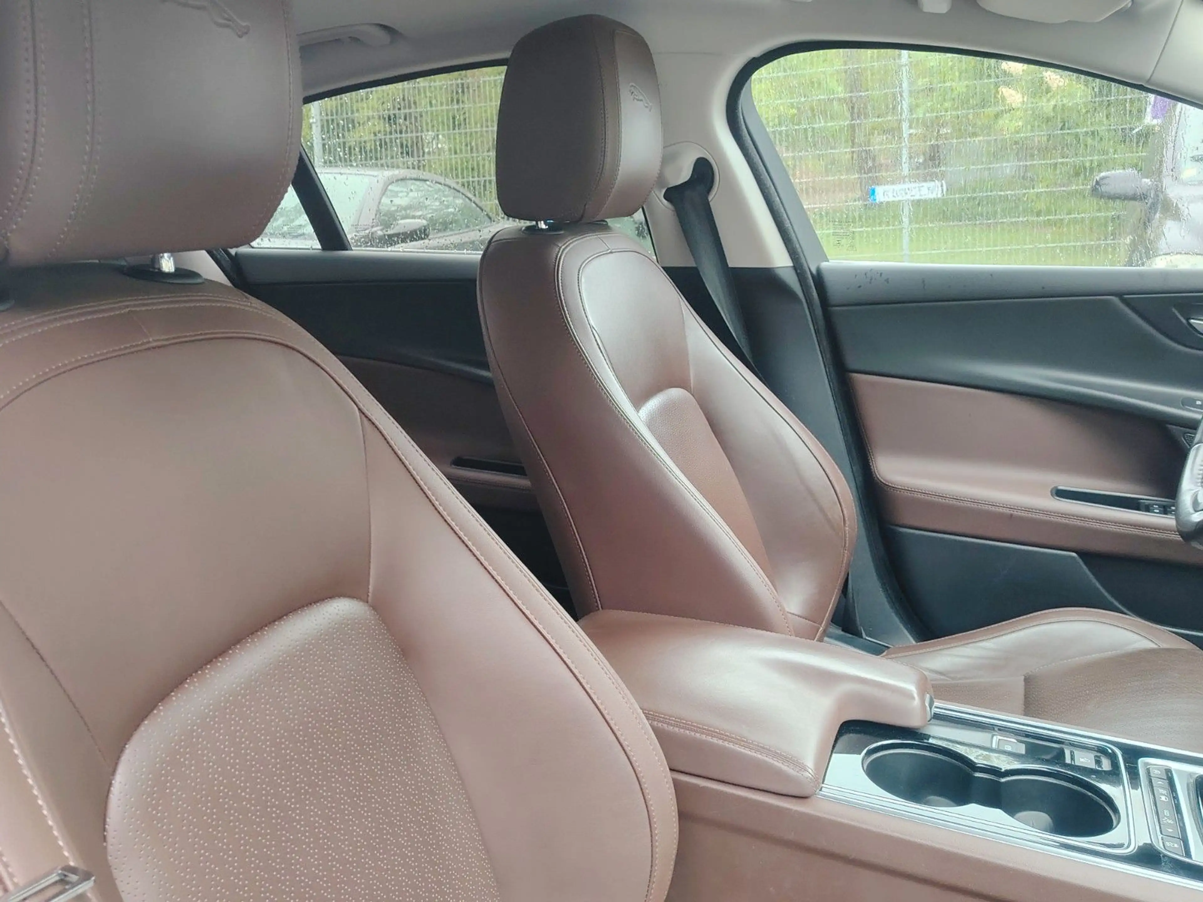 Jaguar XE Portfolio / Voll Ausstattung / Scheckheft / — photo 11