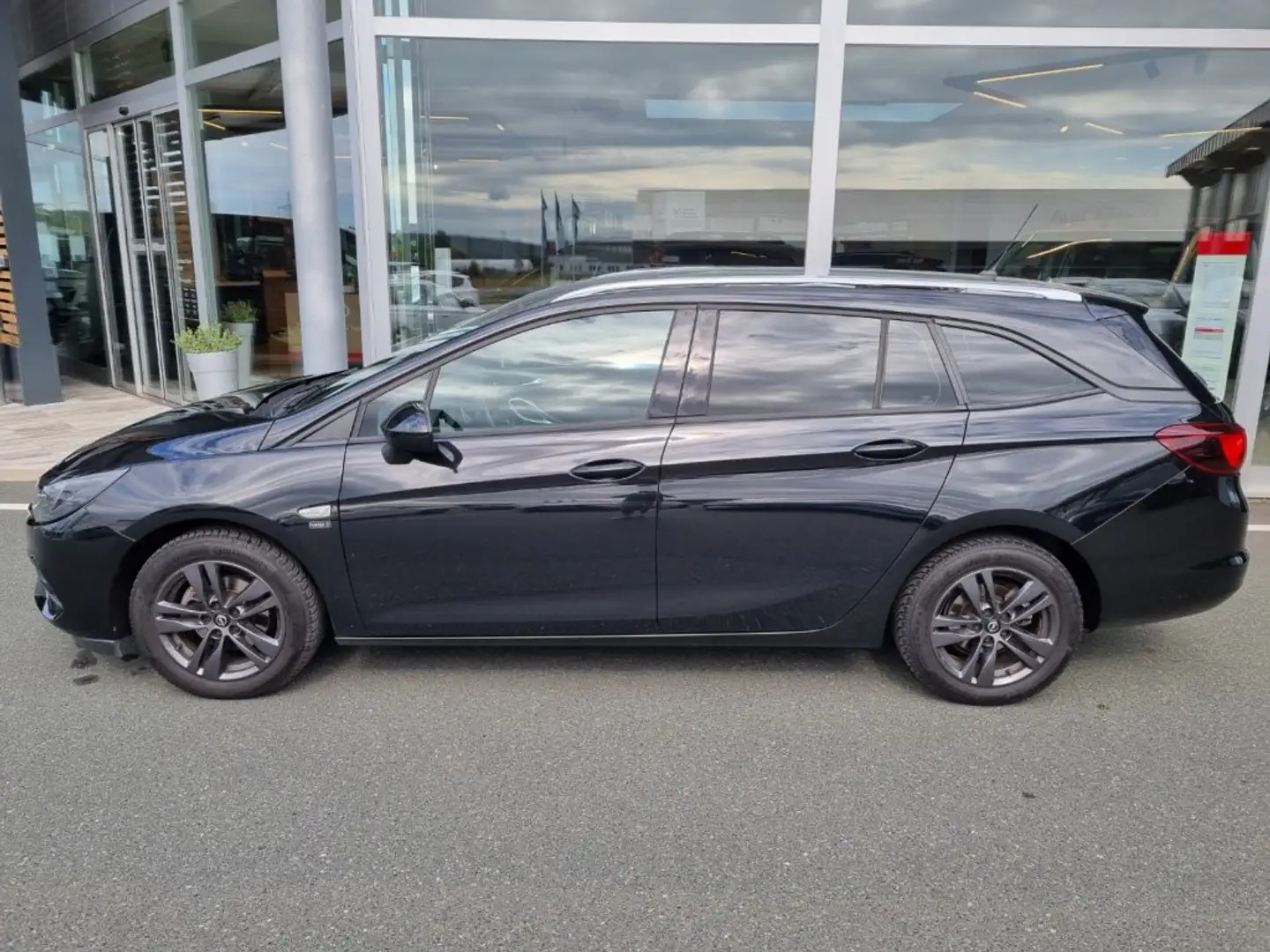 Opel Astra ST 1,2 Turbo Direct Inj Schwarz - 2