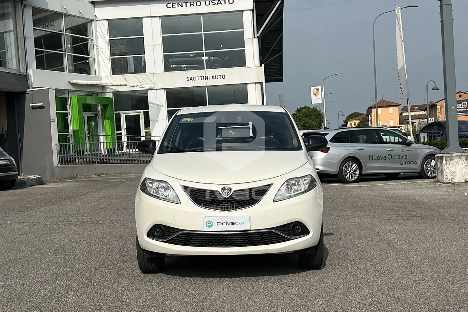 Lancia Ypsilon Ypsilon 0.9 TwinAir 85 CV 5 porte Metano Ecochic P Bianco - 2