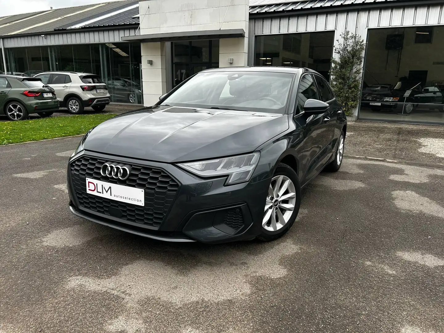 Audi A3 Sportback 30 TFSI Advanced Grijs - 1