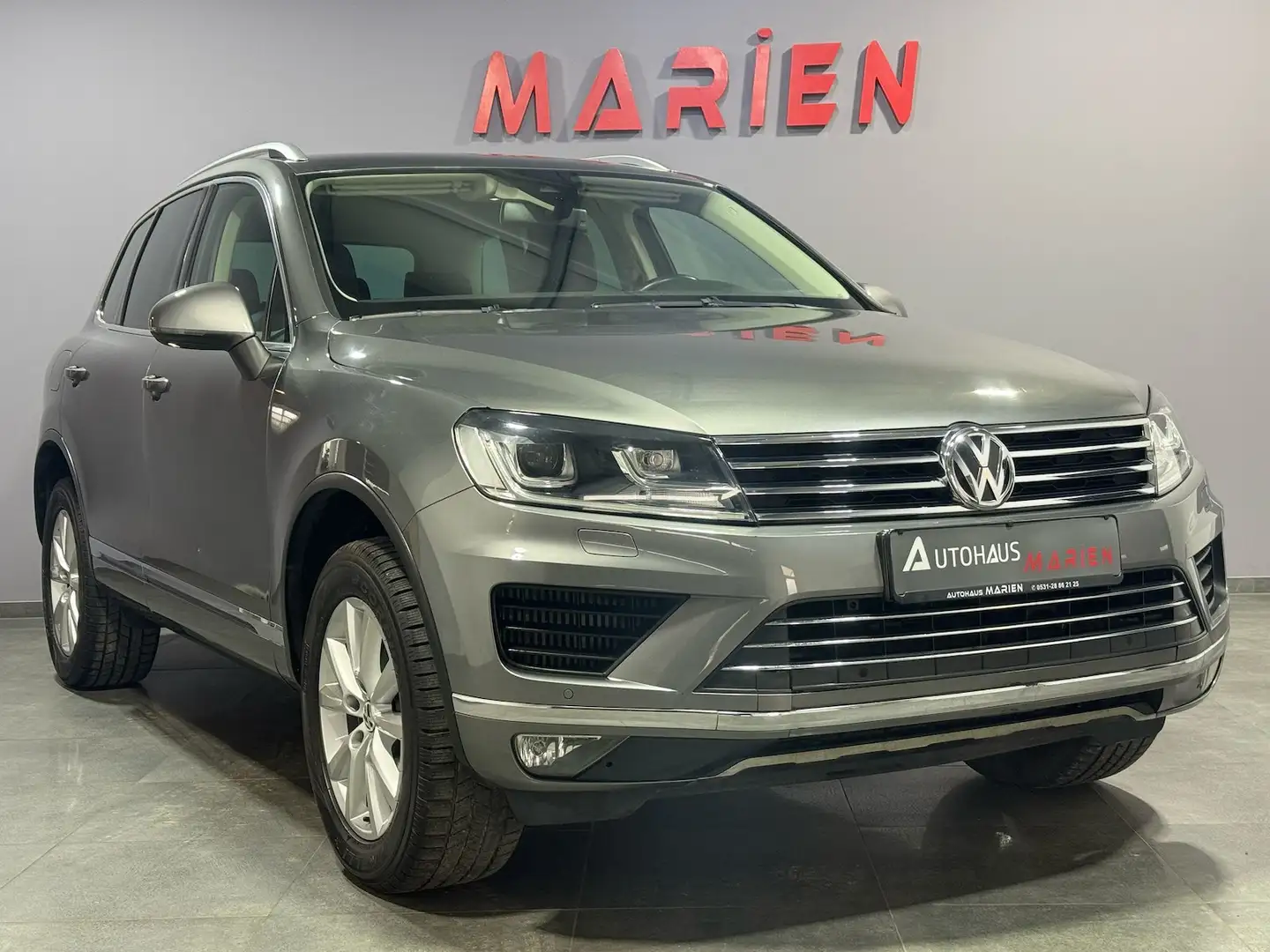 Volkswagen Touareg 3.0 TDI DSG*4M*BI-XENON*NAVI*LEDER*AHK Grau - 2