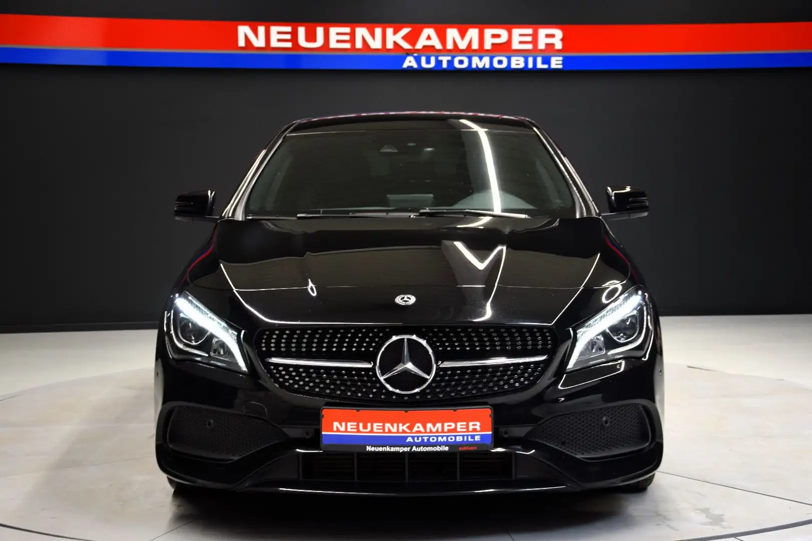 Mercedes-Benz CLA 200 AMG Urban Style Edition Schwarz - 2