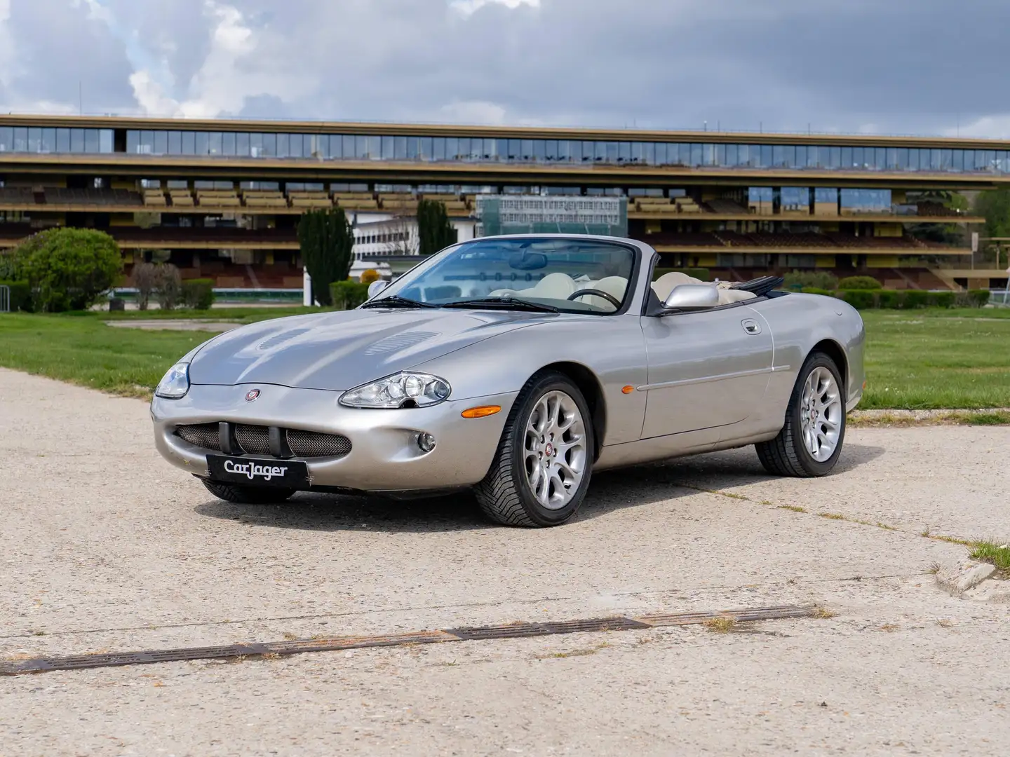 Jaguar XKR 4.0 X100 Grau - 1